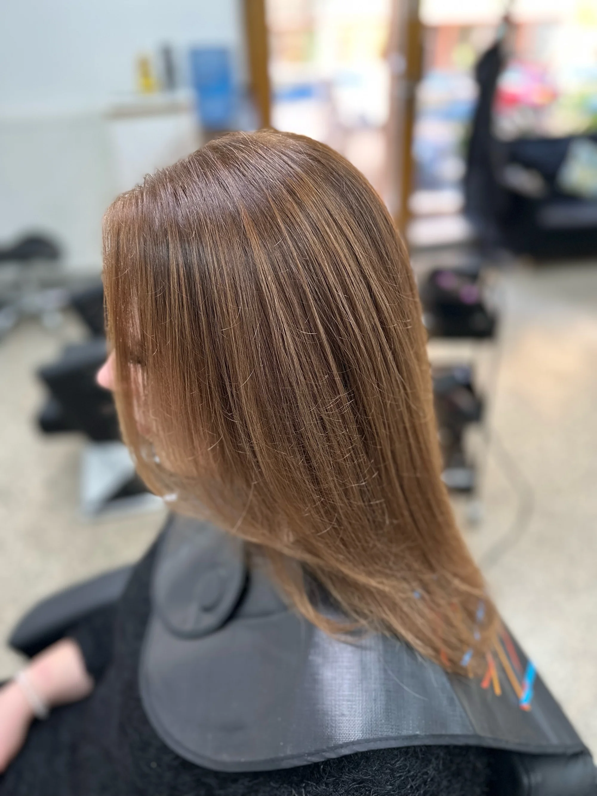 Střih s barvou, melírem i balayage pro všechny délky vlasů
