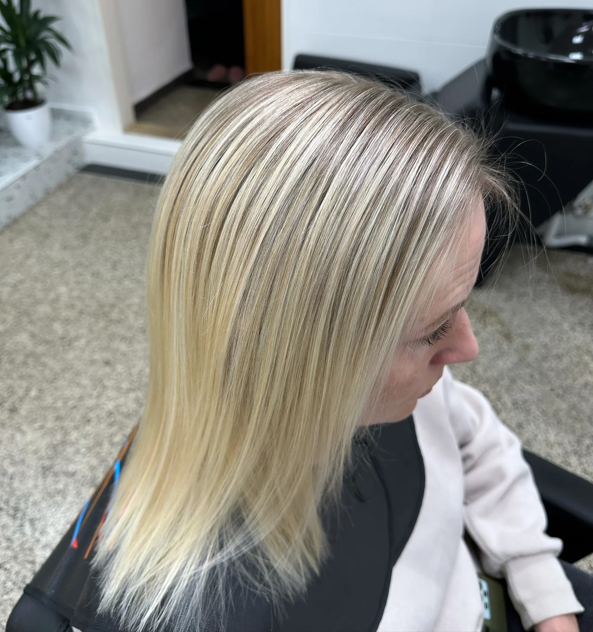 Střih s barvou, melírem i balayage pro všechny délky vlasů