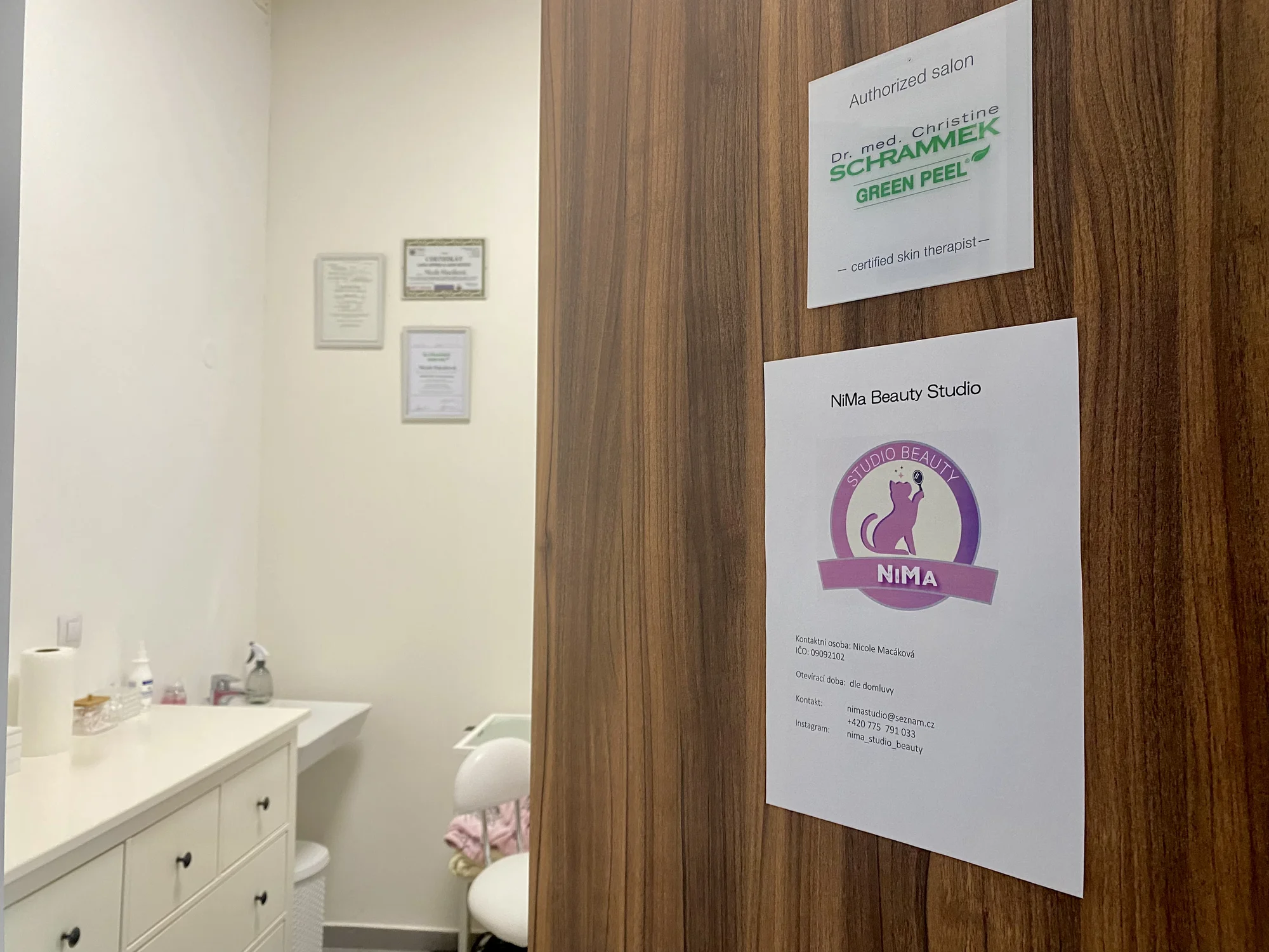 Depilace cukrovou pastou vybraných partií: efektivní metoda šetrná k pokožce
