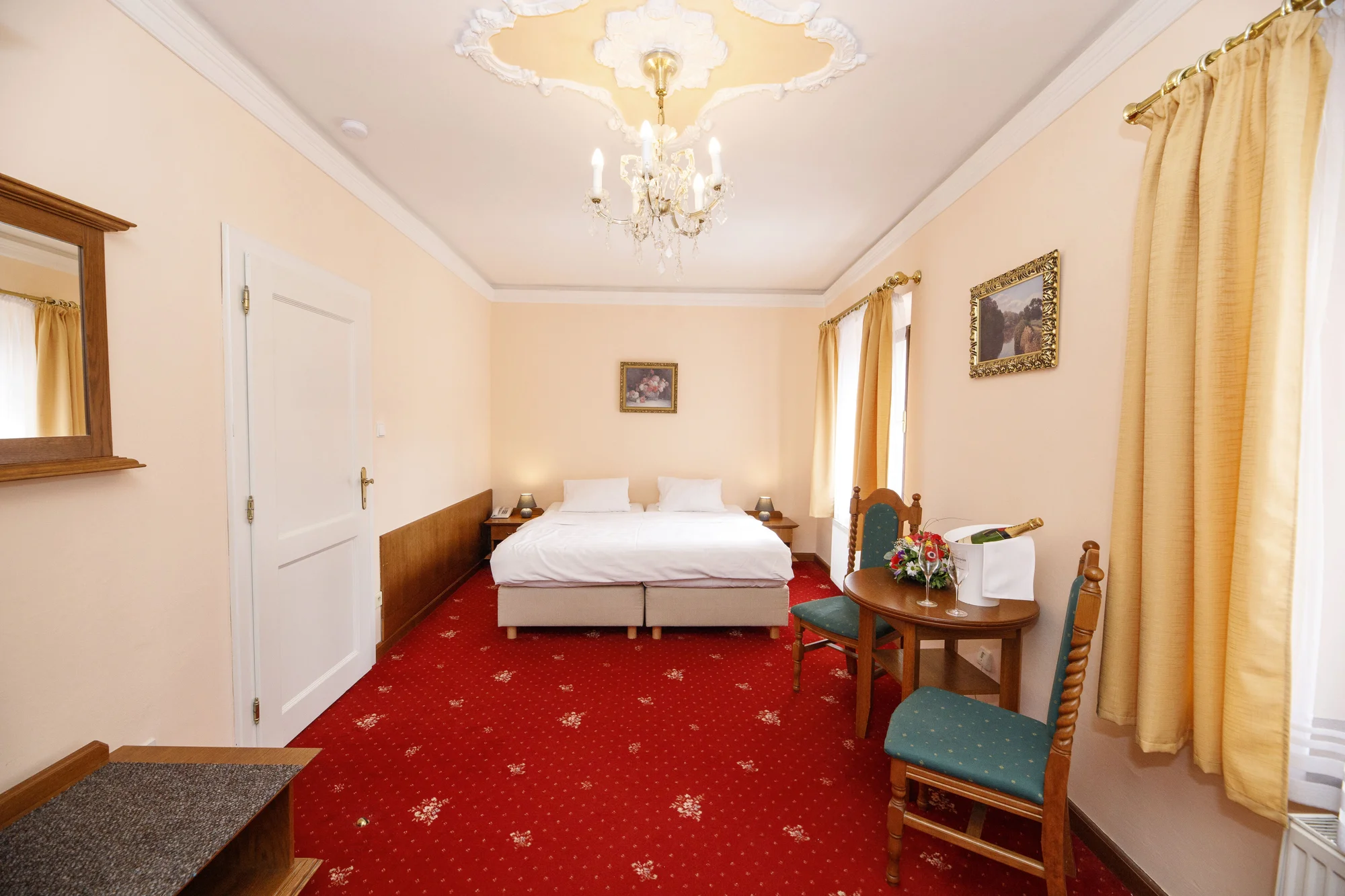 Romantický pobyt v centru Českého Krumlova: Ubytování s polopenzí a možností wellness