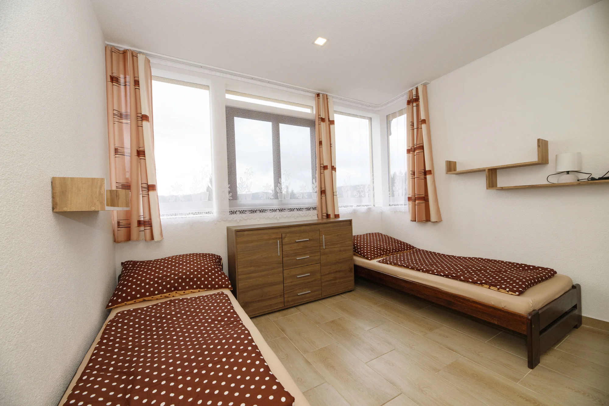 Až 8 dní pohody přímo u Lipna: vybavený apartmán s kuchyňkou a půjčením kol