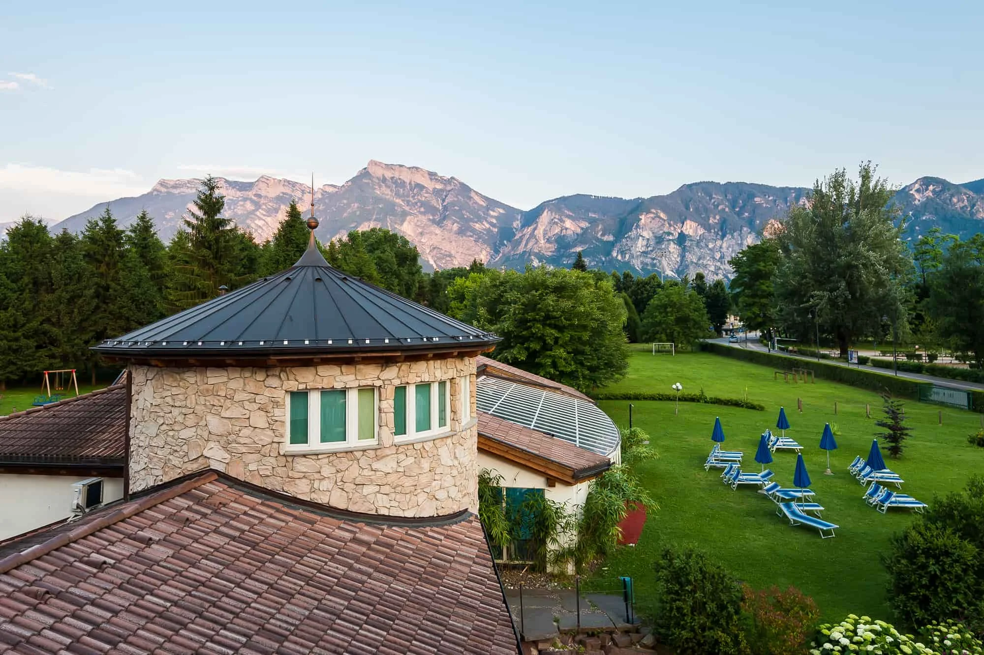 Wellness pobyt s plnou penzí v italských Alpách: hotel s bio zahradou, bazénem a spa u Terme di Levico