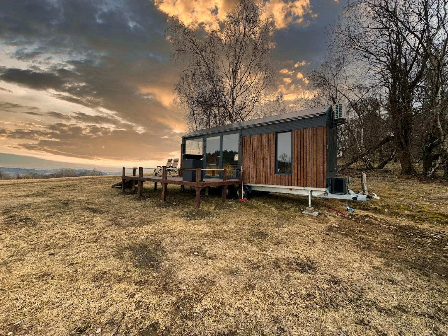 Tiny House Louis na Lipensku: skvělé vybavení včetně kuchyně a koupelny, překrásný výhled
