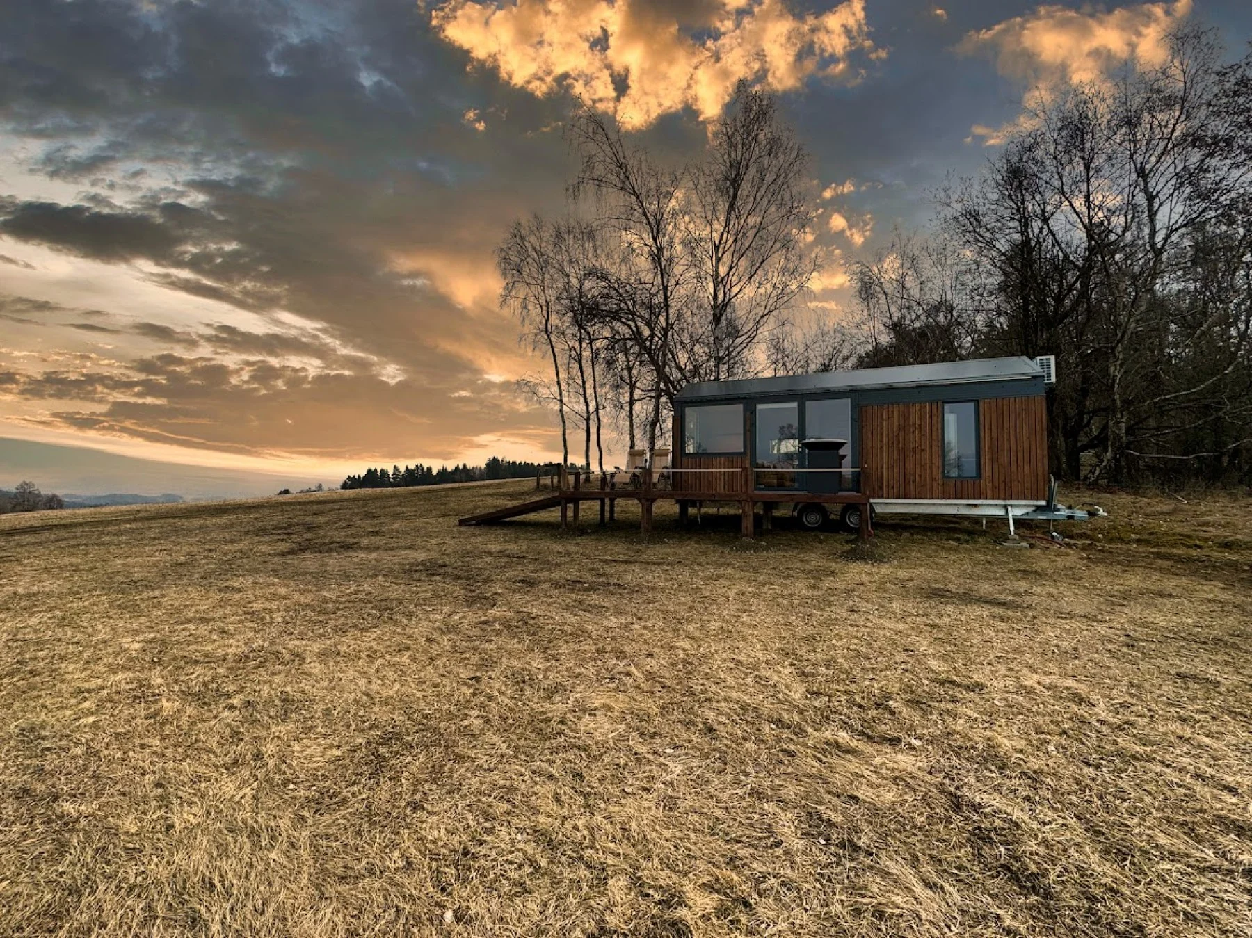 Tiny House Louis na Lipensku: skvělé vybavení včetně kuchyně a koupelny, překrásný výhled