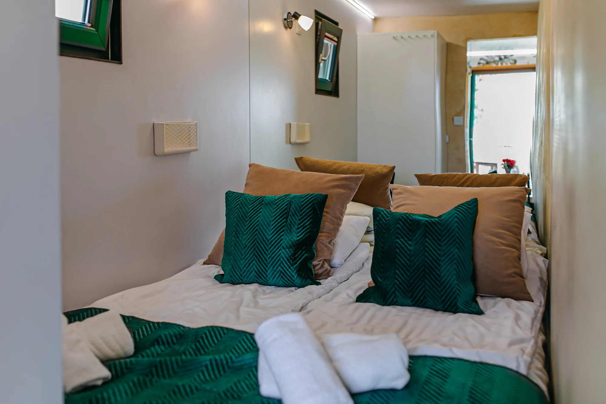 Glamping u jezera Jamno a u Baltu: snídaně, spousta aktivit i domky s vlastním wellness