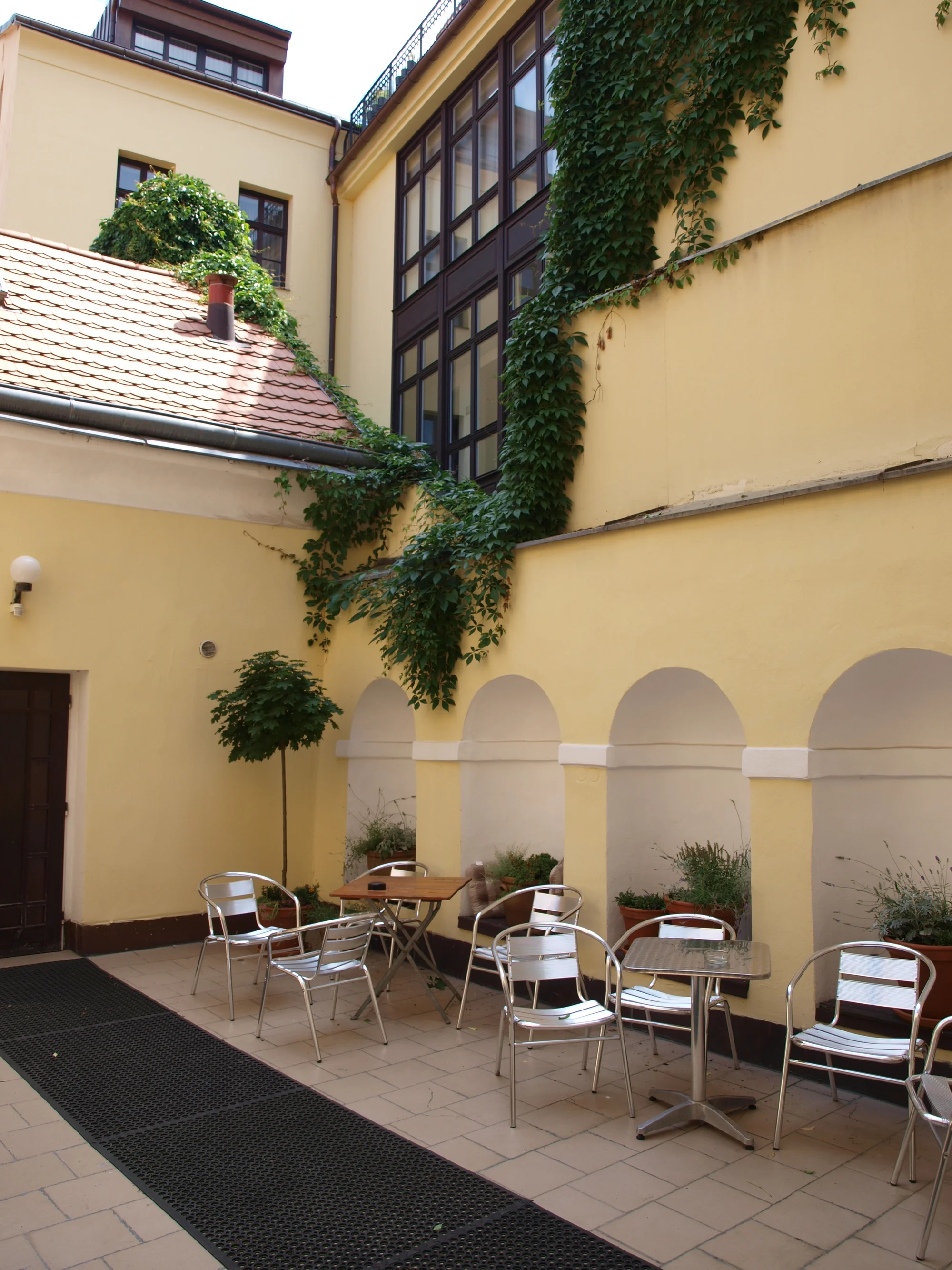 Pobyt na Starém Městě: příjemný hotel, možnost snídaní, procházky