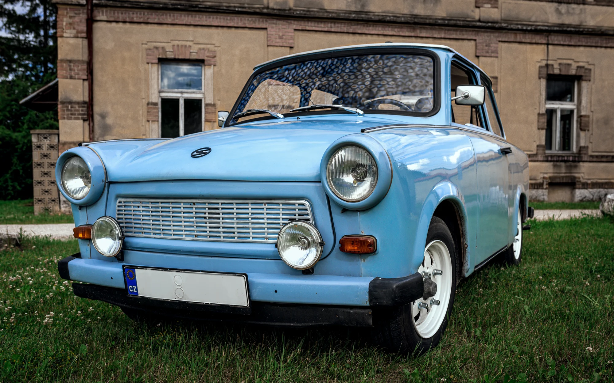 Zpátky do historie: zapůjčení Trabanta na 3 hod. a model Trabanta na památku