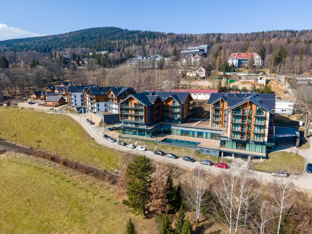 Nový moderní resort ve Sklářské Porubě: snídaně či polopenze, wellness, infinity bazén