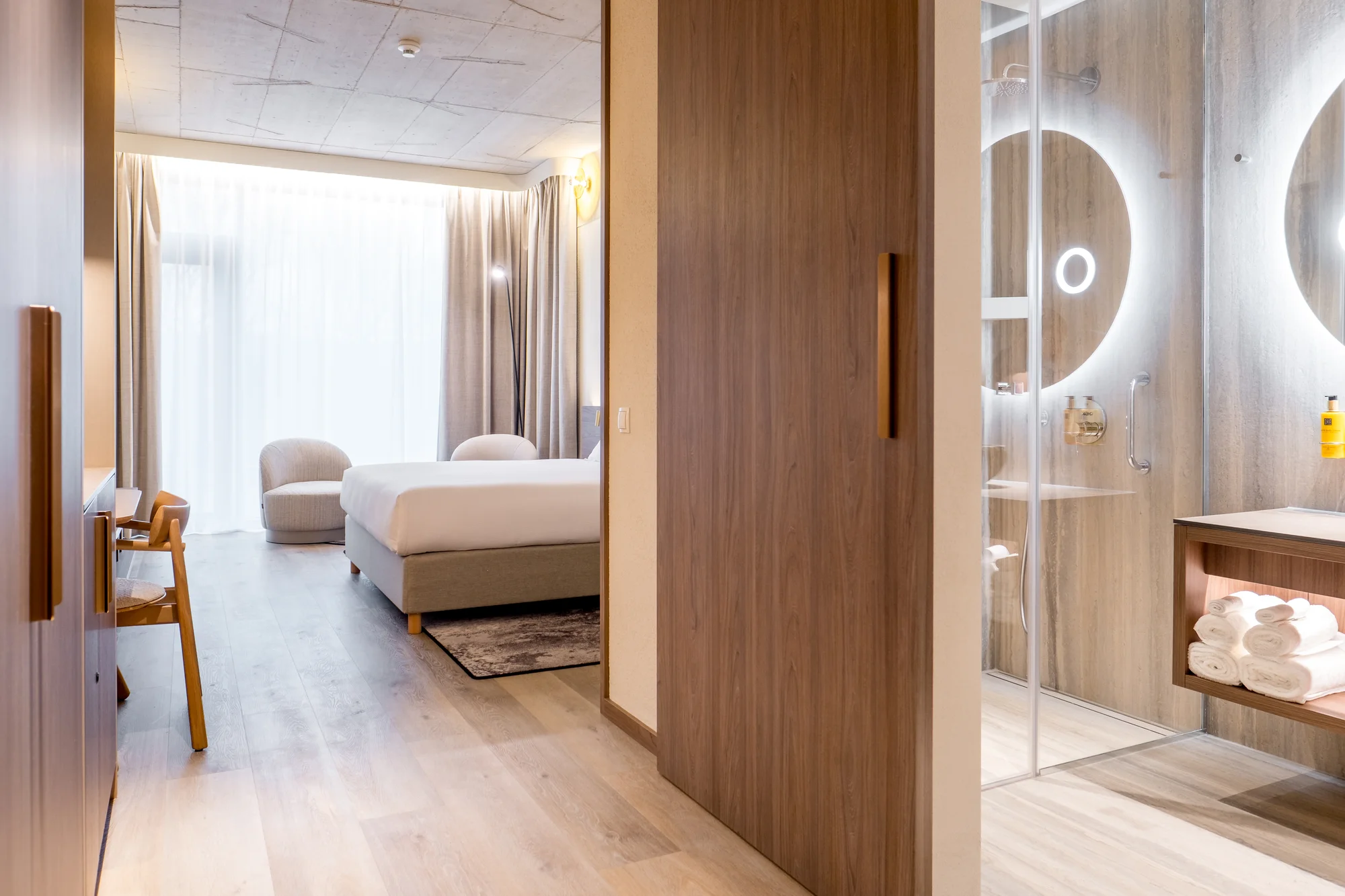 Nový hotel u jezera Wisełka: pláže Baltu i Volyňský park na dosah, wellness a polopenze v ceně