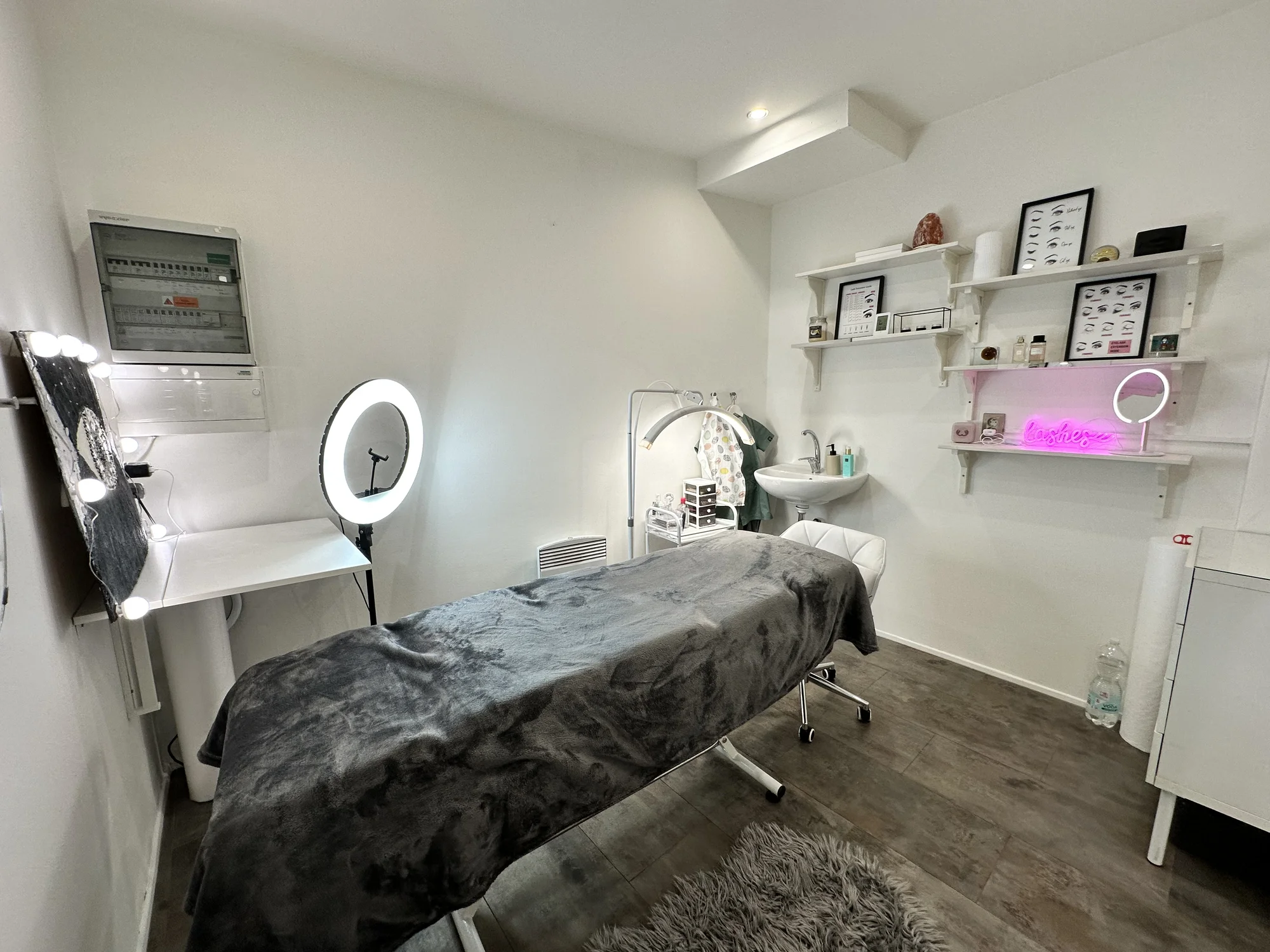 Úprava a barvení obočí, lash lifting i prodloužení řas metodou 2D