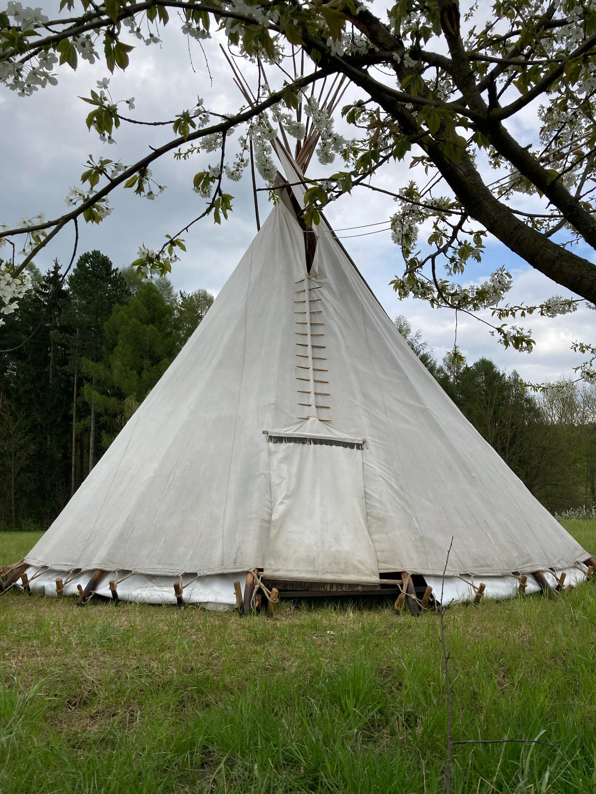 Indiánské teepee uprostřed Českého ráje pro celou rodinu i partu přátel