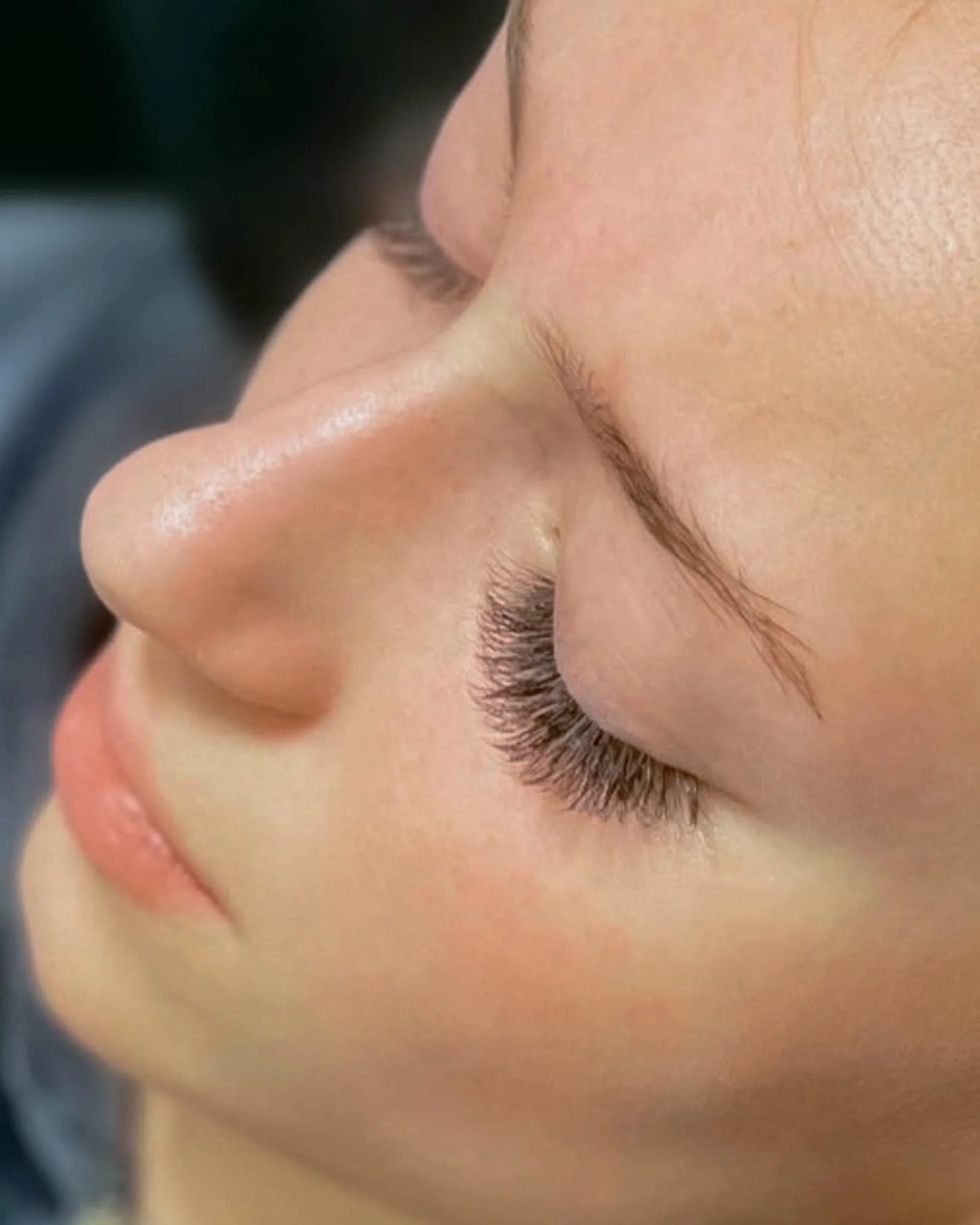 Prodloužení řas: od přirozené metody řasa na řasu až po velký objem 8D