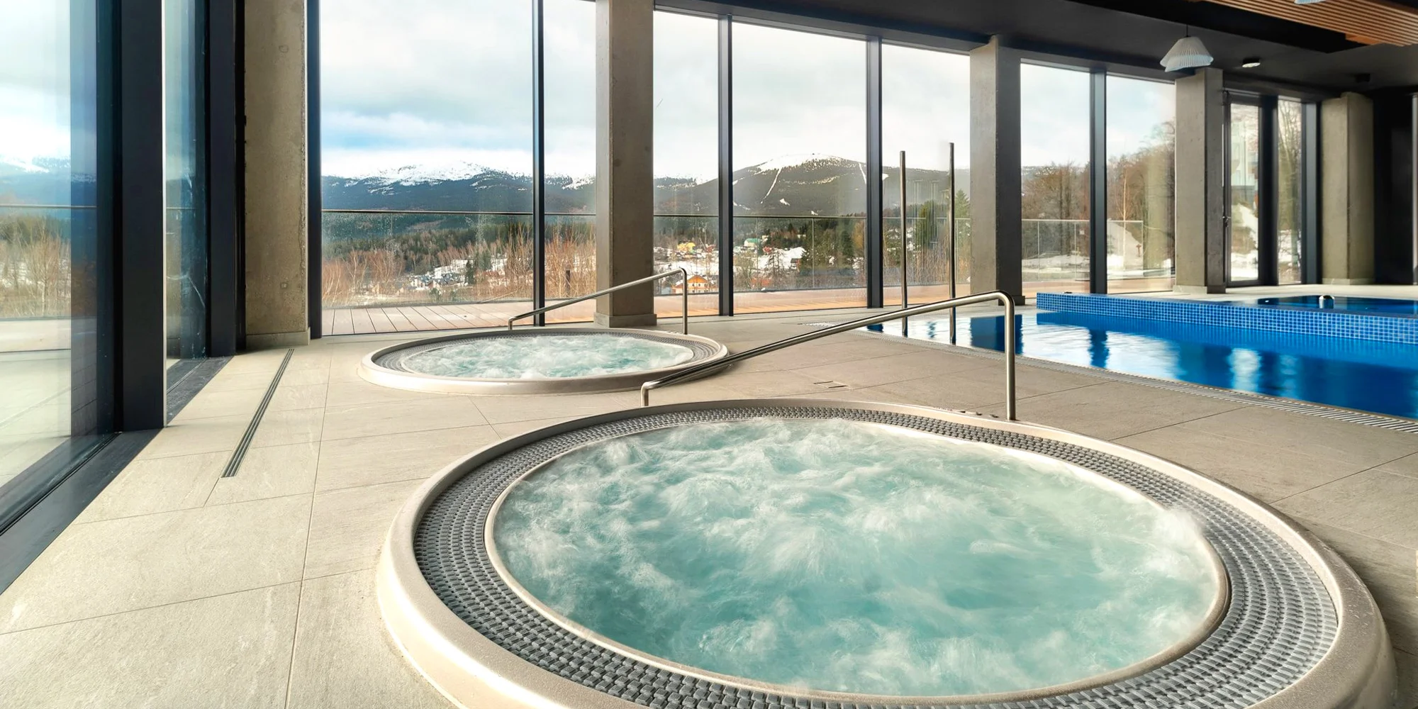 Nový moderní resort ve Sklářské Porubě: snídaně či polopenze, wellness, infinity bazén