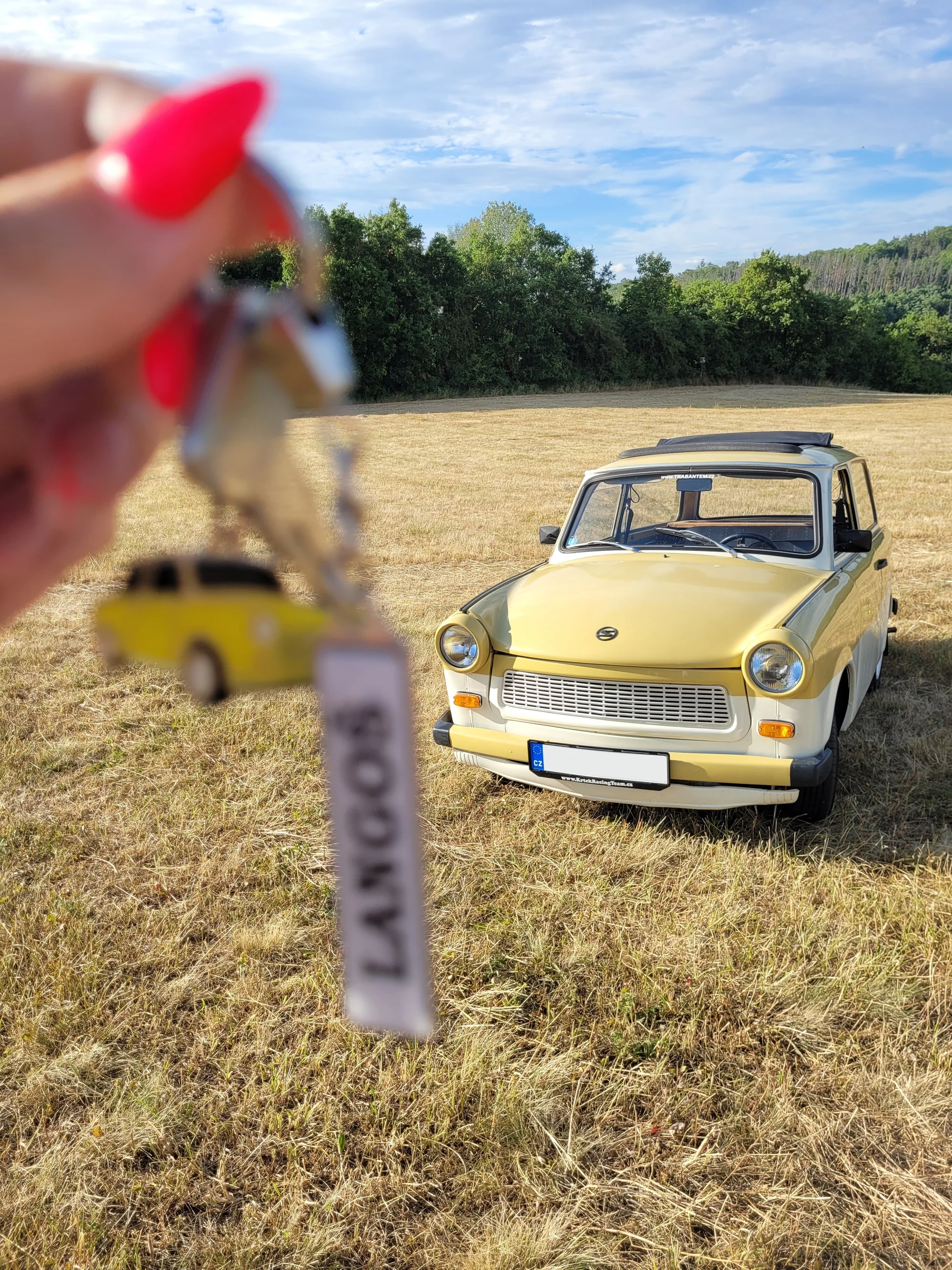 Zpátky do historie: zapůjčení Trabanta na 3 hod. a model Trabanta na památku