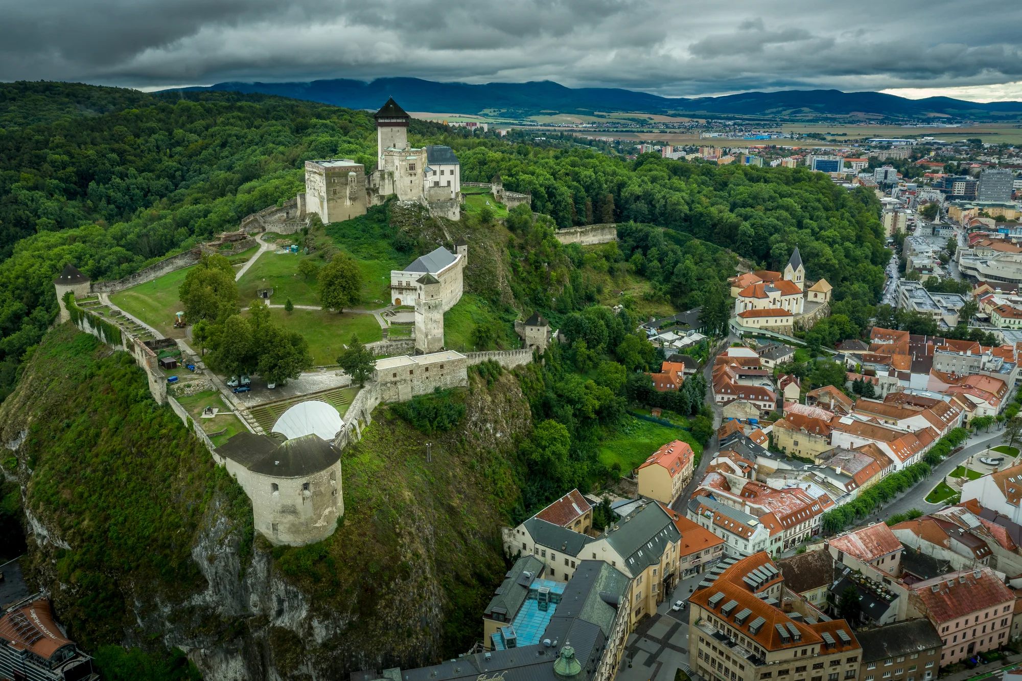 Relax v Trenčianských Teplicích: snídaně či polopenze, procedury, neomezeně saunový svět i bazén