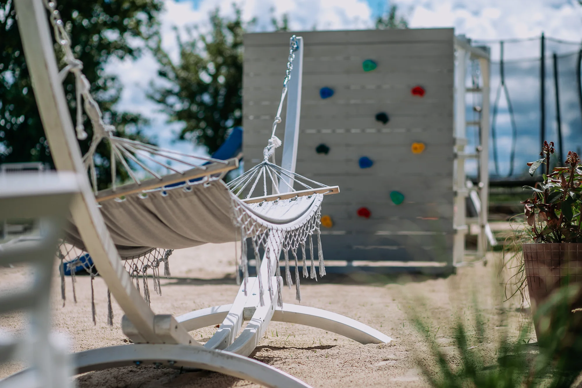Luxusní houseboaty a bubliny na jezeře: privátní wellness, bazén, snídaně, vodní sporty a moře 300 m