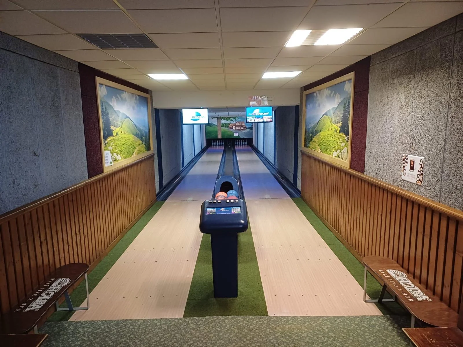 1 hodina bowlingu až pro 6 lidí: čtveřice drah na výběr