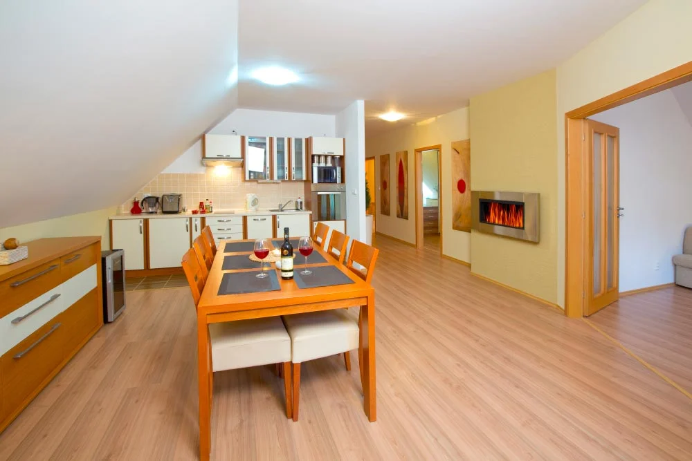Útulné horské apartmány až pro 8 lidí v srdci Krkonoš: posezení u táboráku i výlety do okolí