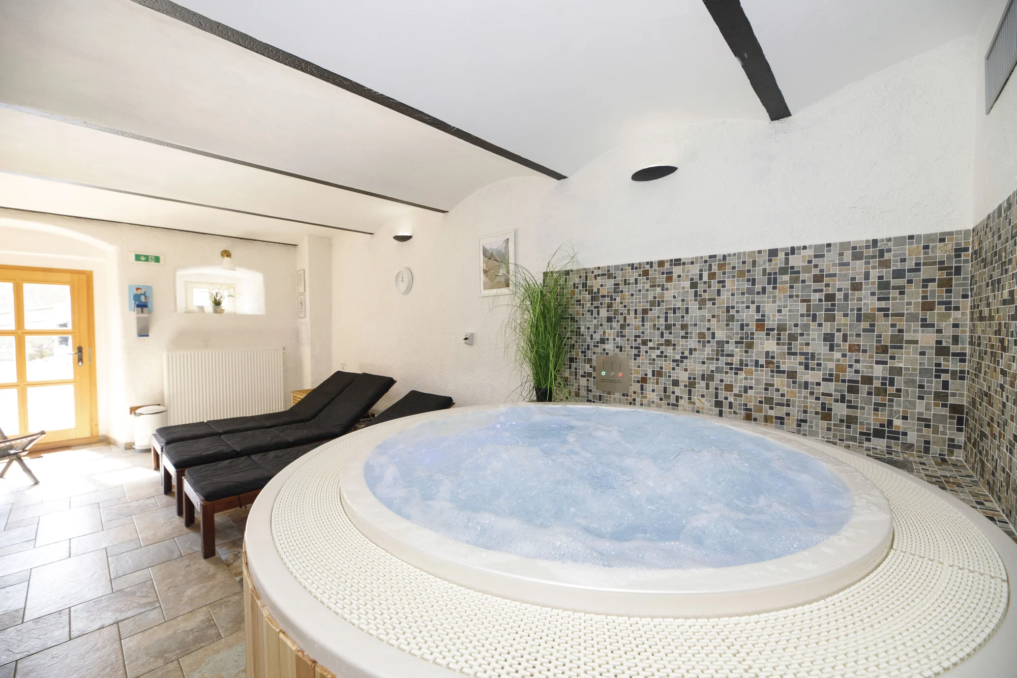 Pobyt v srdci Šumavy: krásný horský hotel se snídaní i možností wellness