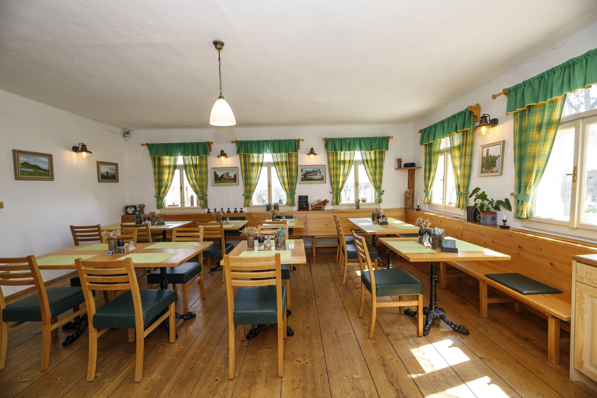 Pobyt v srdci Šumavy: krásný horský hotel se snídaní i možností wellness