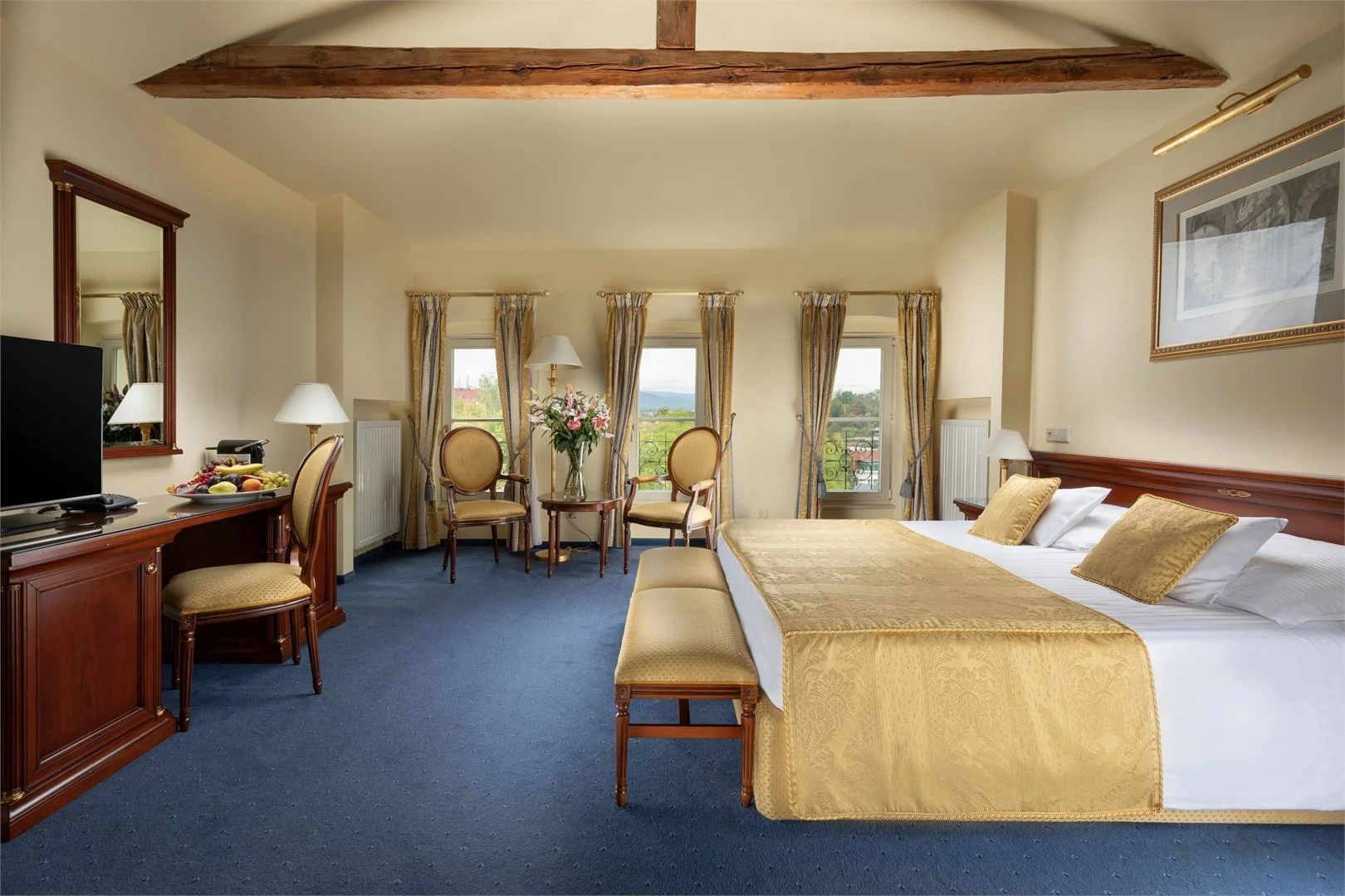 Pobyt v luxusním 5* hotelu v Karlových Varech: neomezený wellness i masáže a koupele