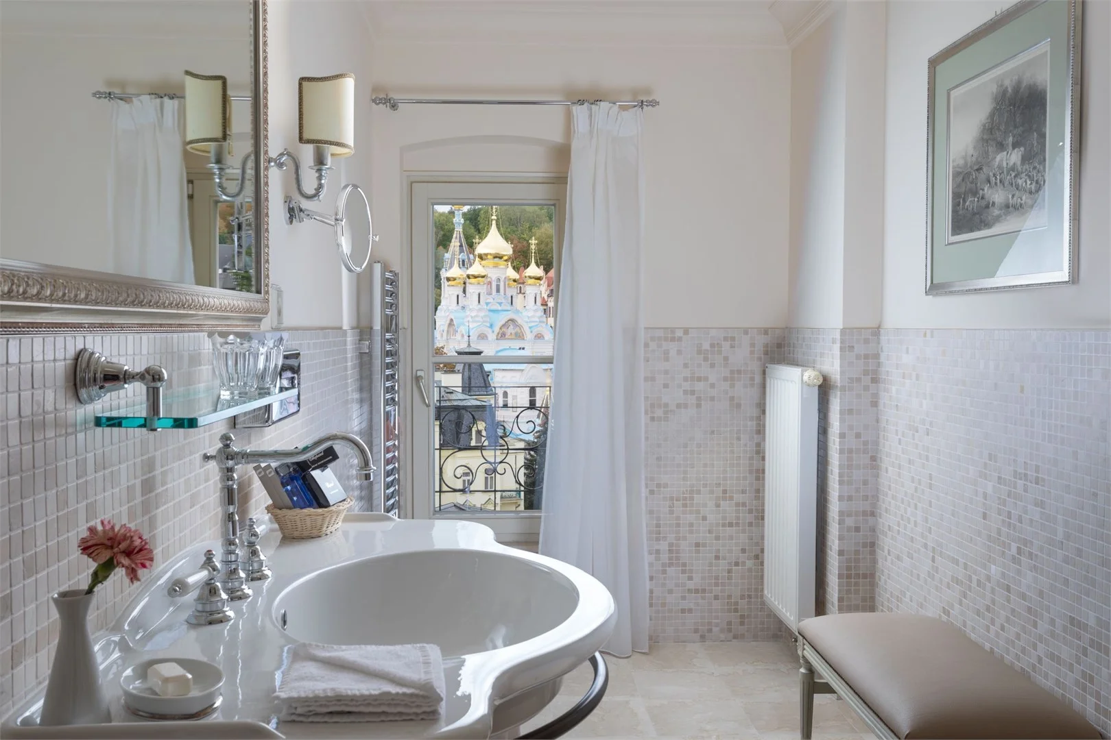 Pobyt v luxusním 5* hotelu v Karlových Varech: neomezený wellness i masáže a koupele