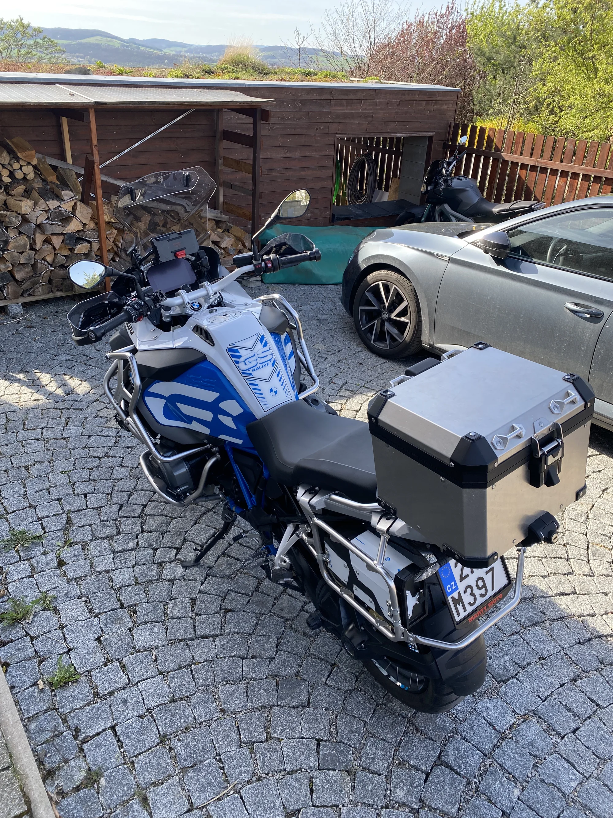 Pronájem motorky BMW R 1200 GS Adventure na den či víkend s neomezeným nájezdem