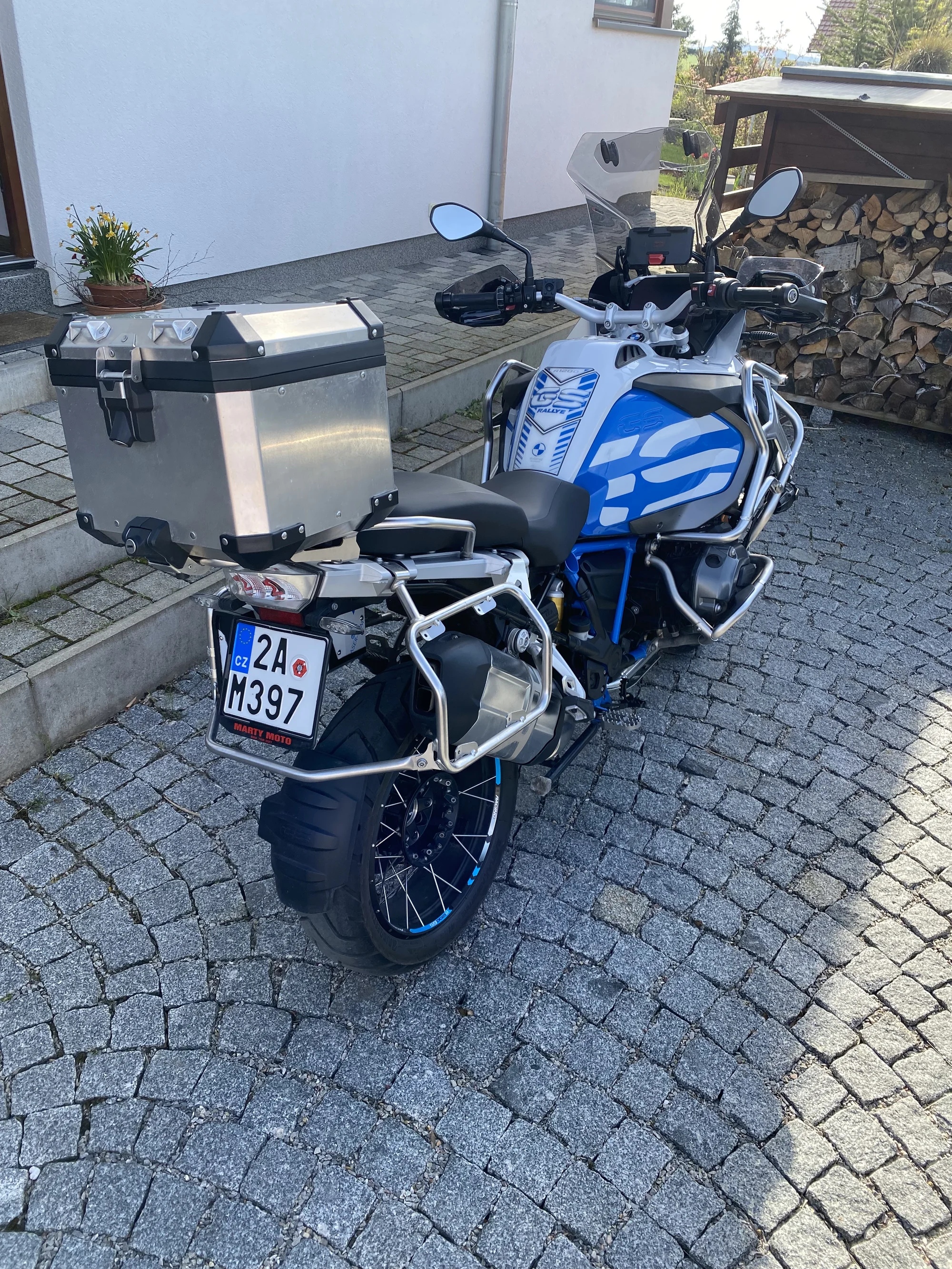 Pronájem motorky BMW R 1200 GS Adventure na den či víkend s neomezeným nájezdem