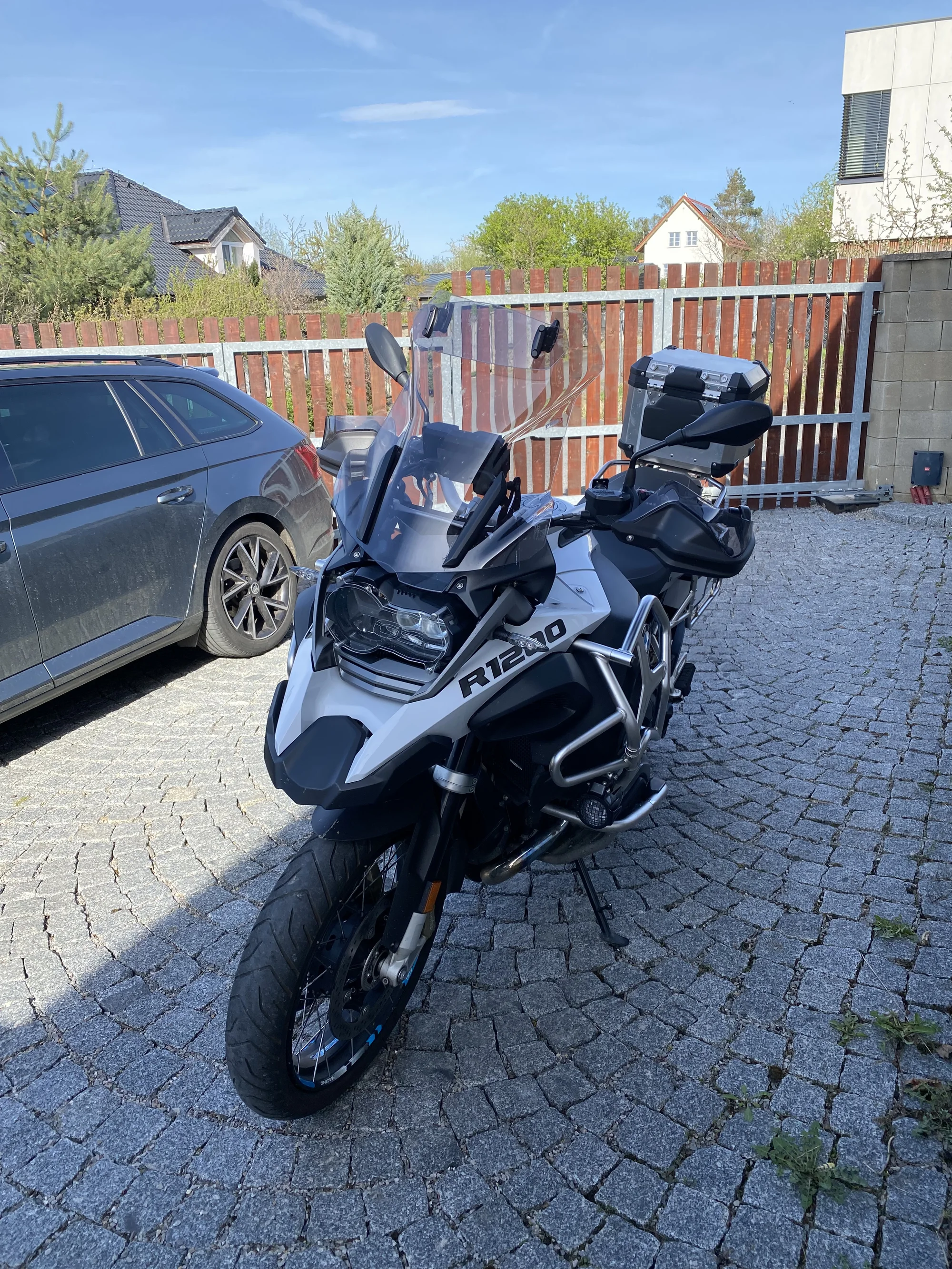 Pronájem motorky BMW R 1200 GS Adventure na den či víkend s neomezeným nájezdem