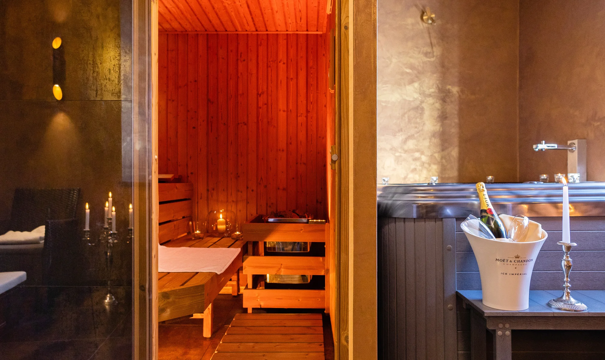 Privátní wellness s whirlpoolem a finskou saunou na 60 min. pro 2 osoby