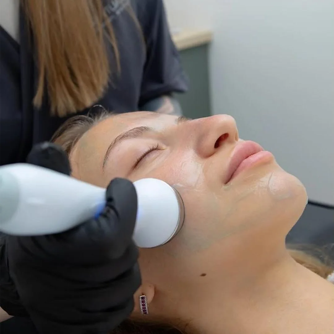 Omlazení pleti: lifting, ultrazvukové či manuální čištění, karboxyterapie, TC Plus peeling nebo mezoterapie