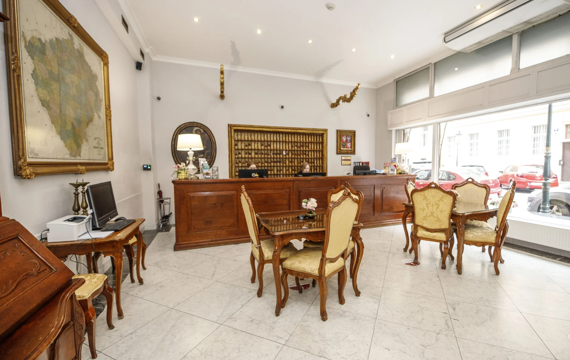 4* hotel na Starém Městě: snídaně v ceně a Karlův most za rohem