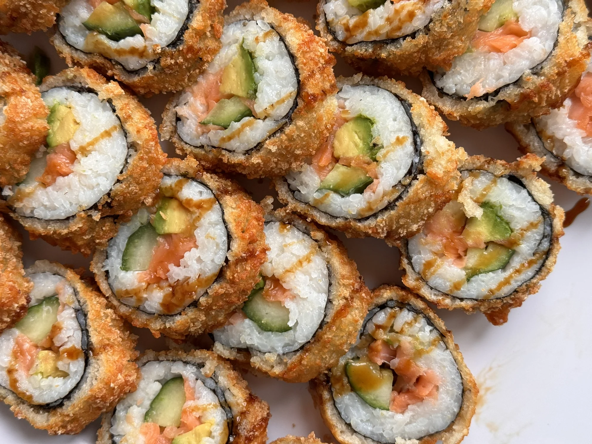 Krevety a sushi v tempuře plněné lososem i krabem: 29-44 ks