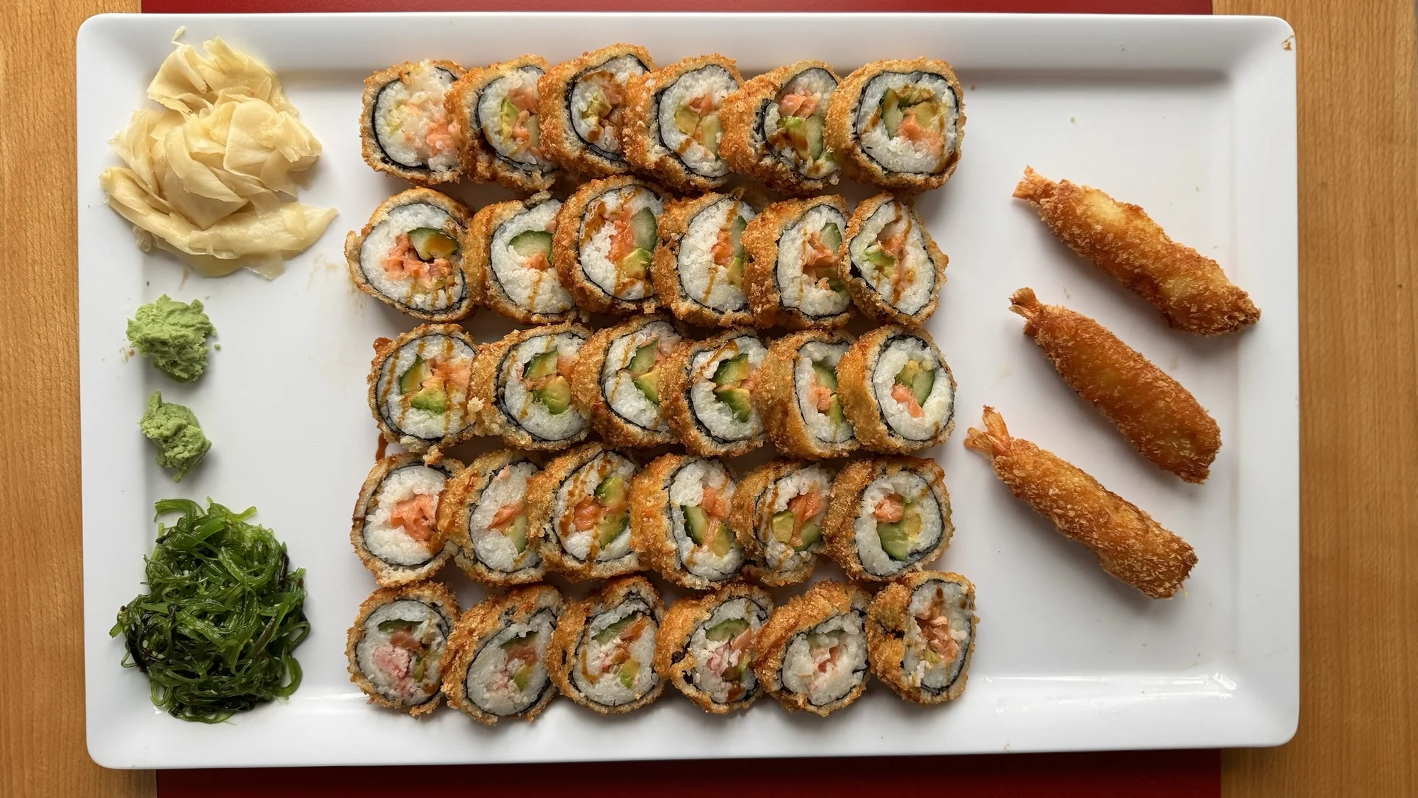 Krevety a sushi v tempuře plněné lososem i krabem: 29-44 ks