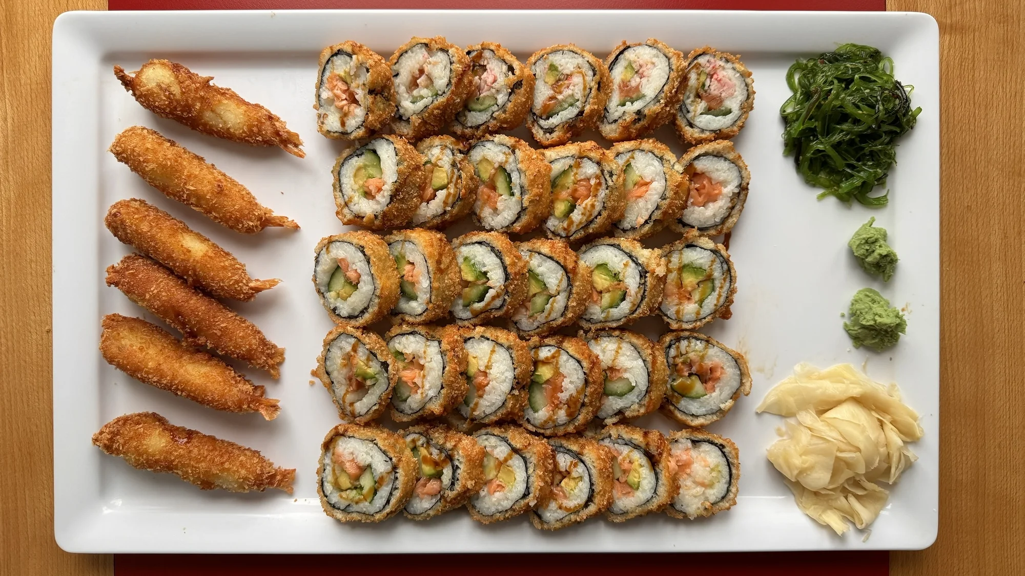 Krevety a sushi v tempuře plněné lososem i krabem: 29-44 ks