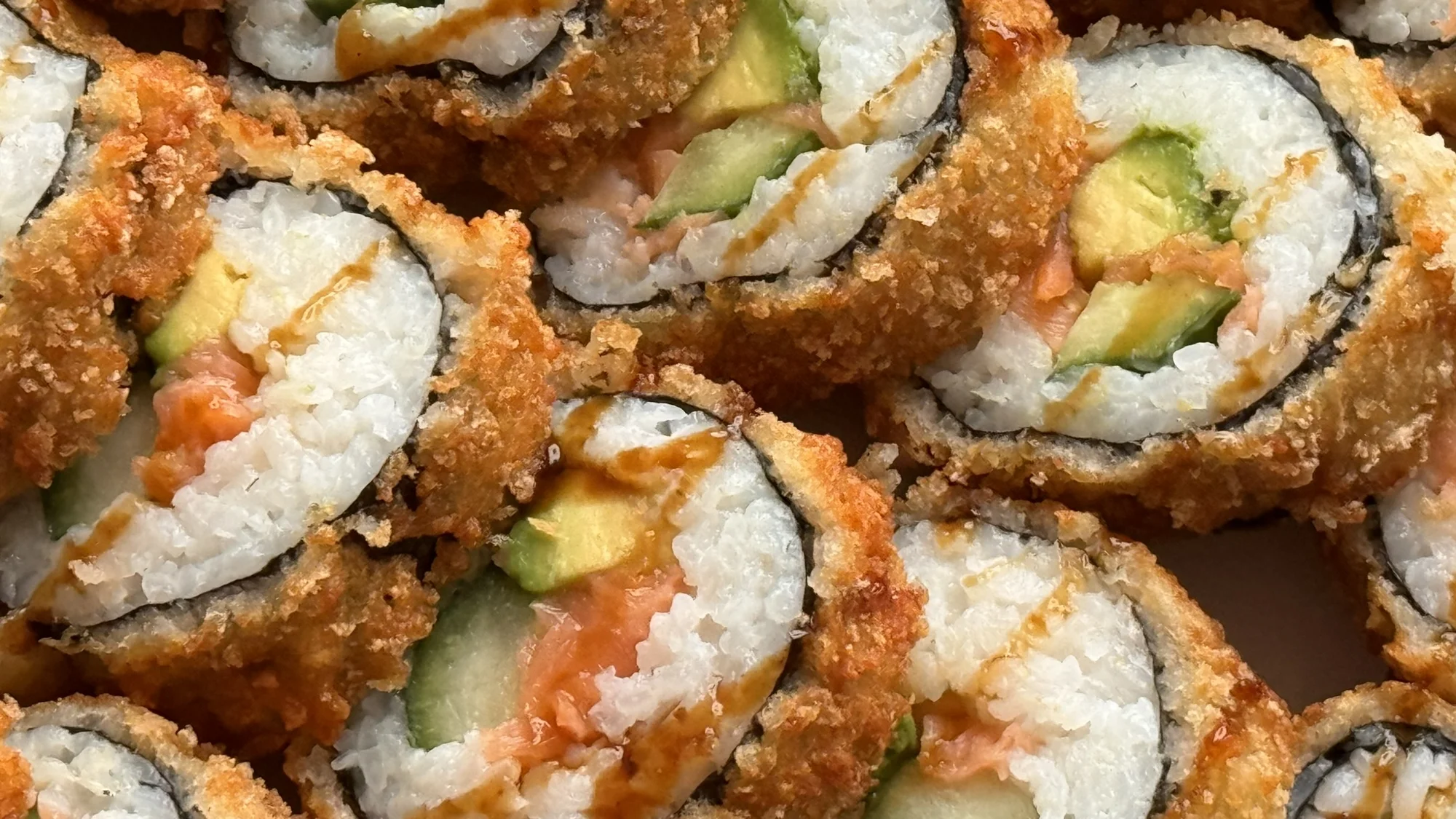 Krevety a sushi v tempuře plněné lososem i krabem: 29-44 ks
