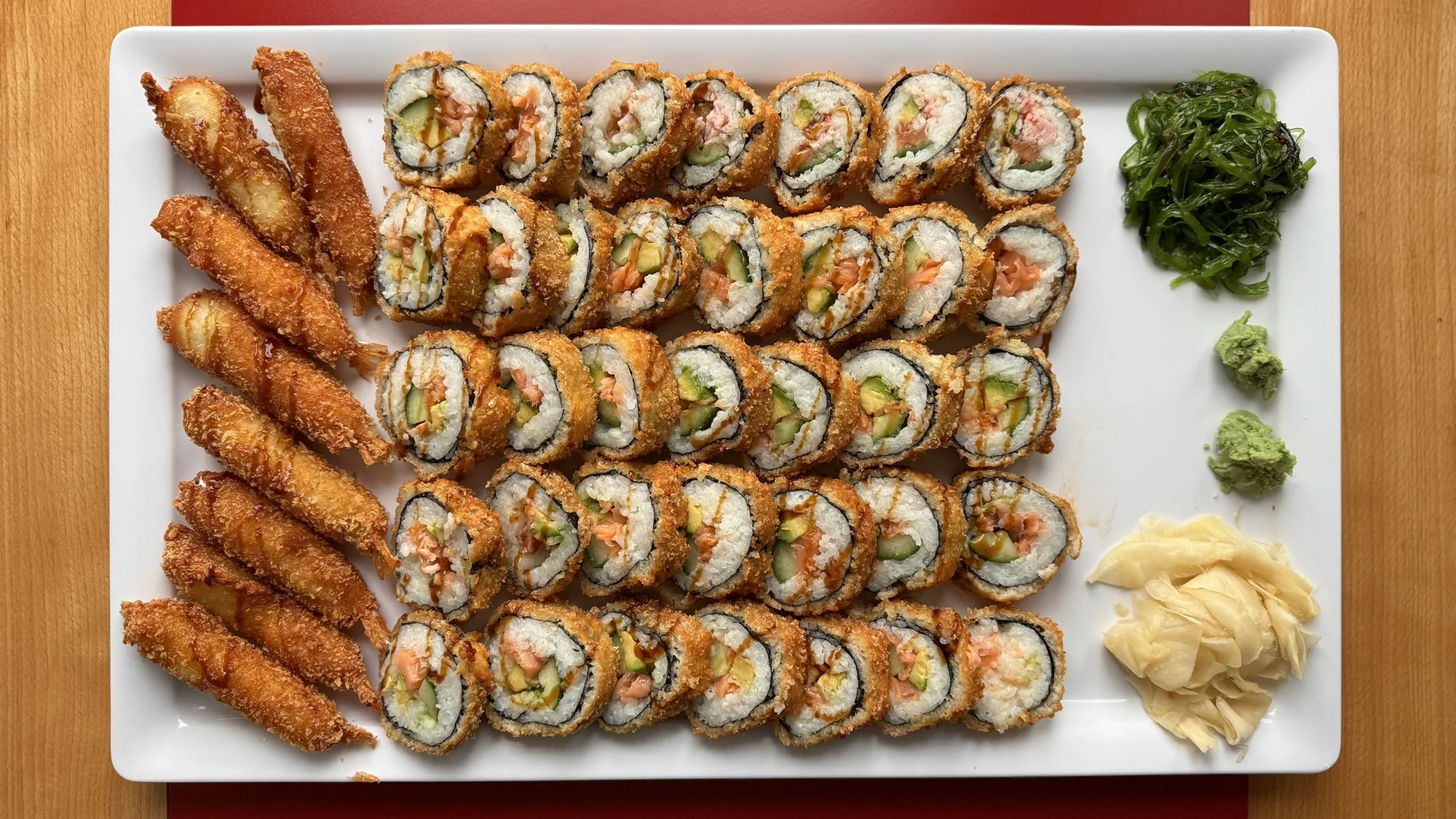 Krevety a sushi v tempuře plněné lososem i krabem: 29-44 ks