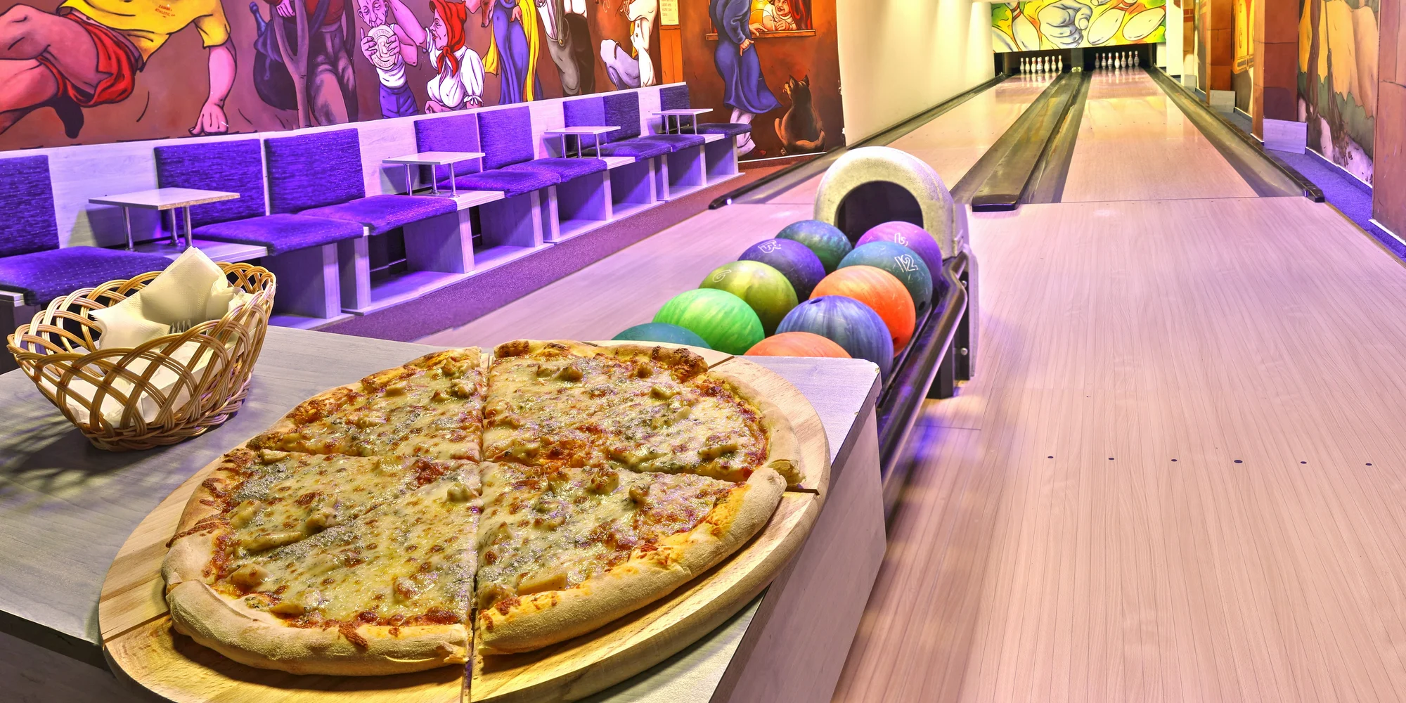 1-2 hod. bowlingu až pro 8 osob i s křupavou pizzou o průměru 40 cm