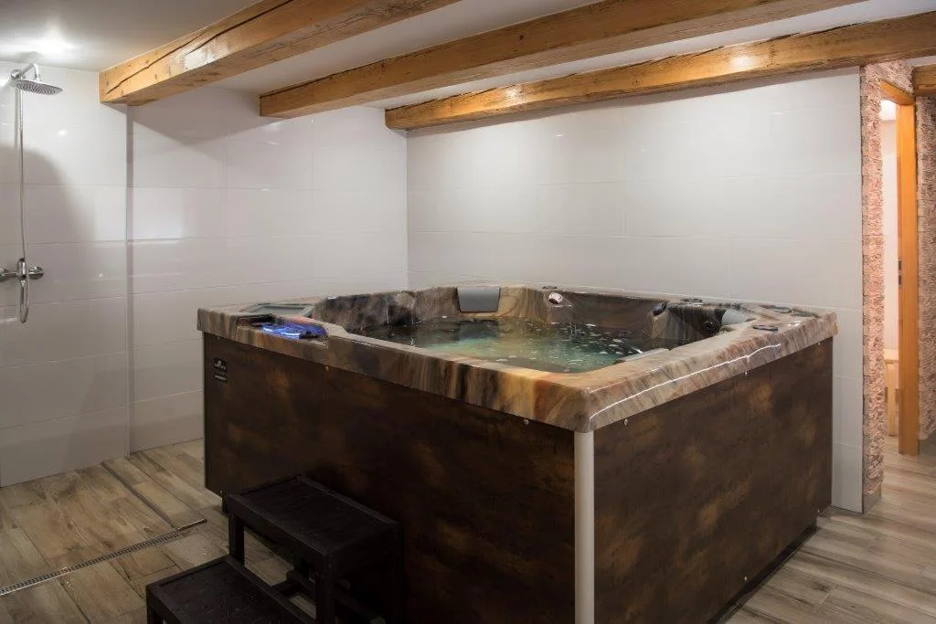 Romantika na zámku: snídaně, bazén se slanou vodou, možnost privátního wellness či apartmá s vířivkou