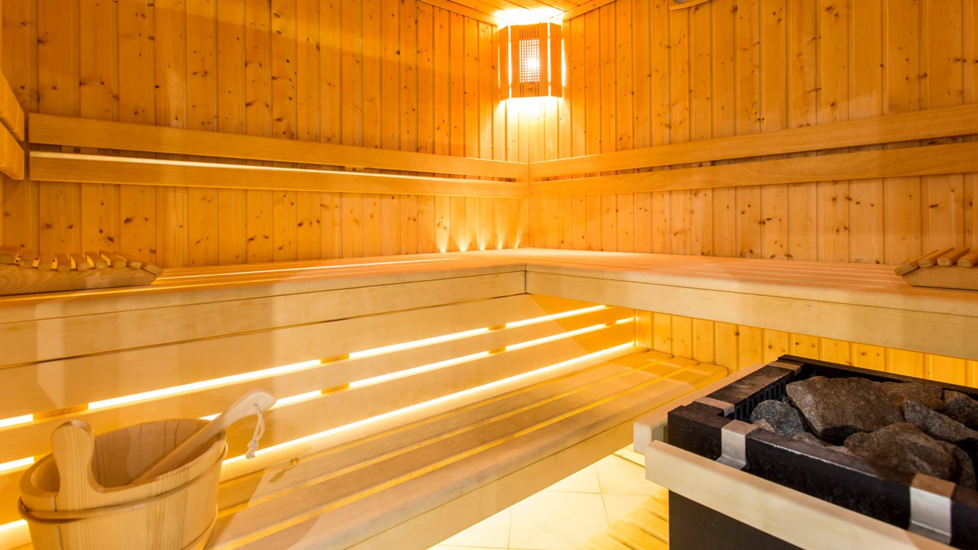 Hotel v centru Vratislavi jen 5 min pěšky od Staroměstského náměstí: wellness, snídaně či polopenze