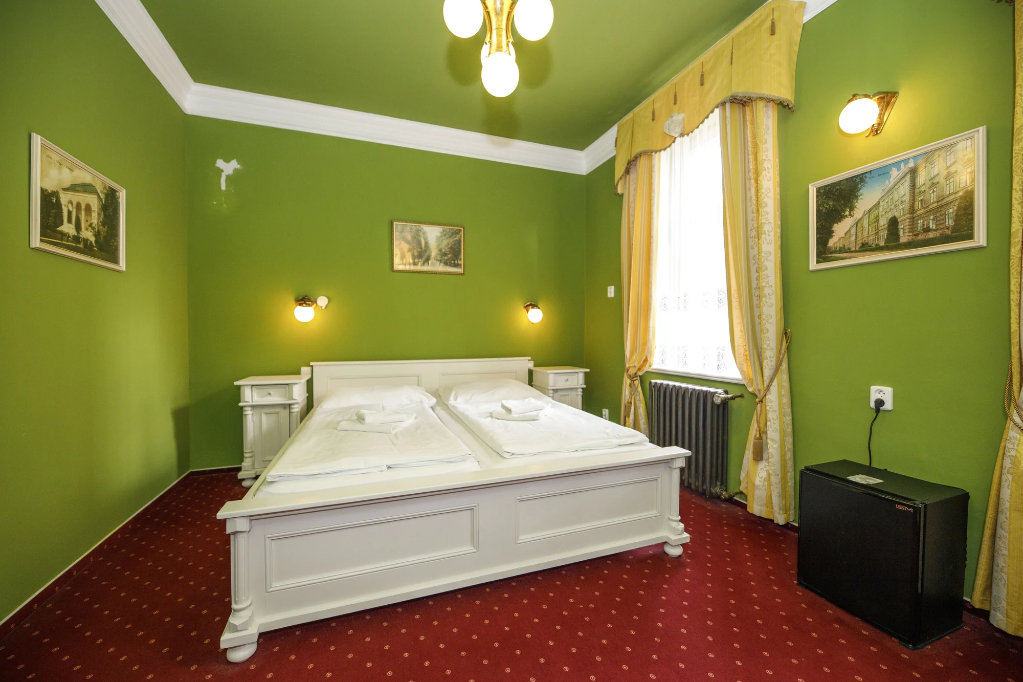 Prvorepublikový hotel v centru Jičína: snídaně či polopenze, wellness i masáž