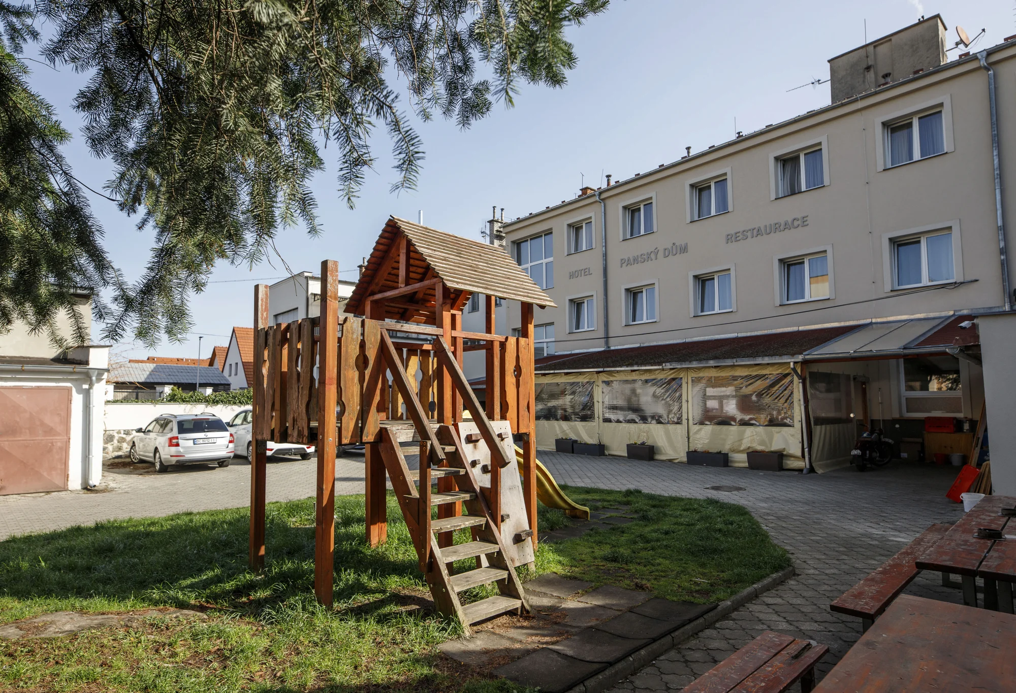 Oddech na Plzeňsku: nově zrekonstruovaný hotel, polopenze i vířivka na pokoji