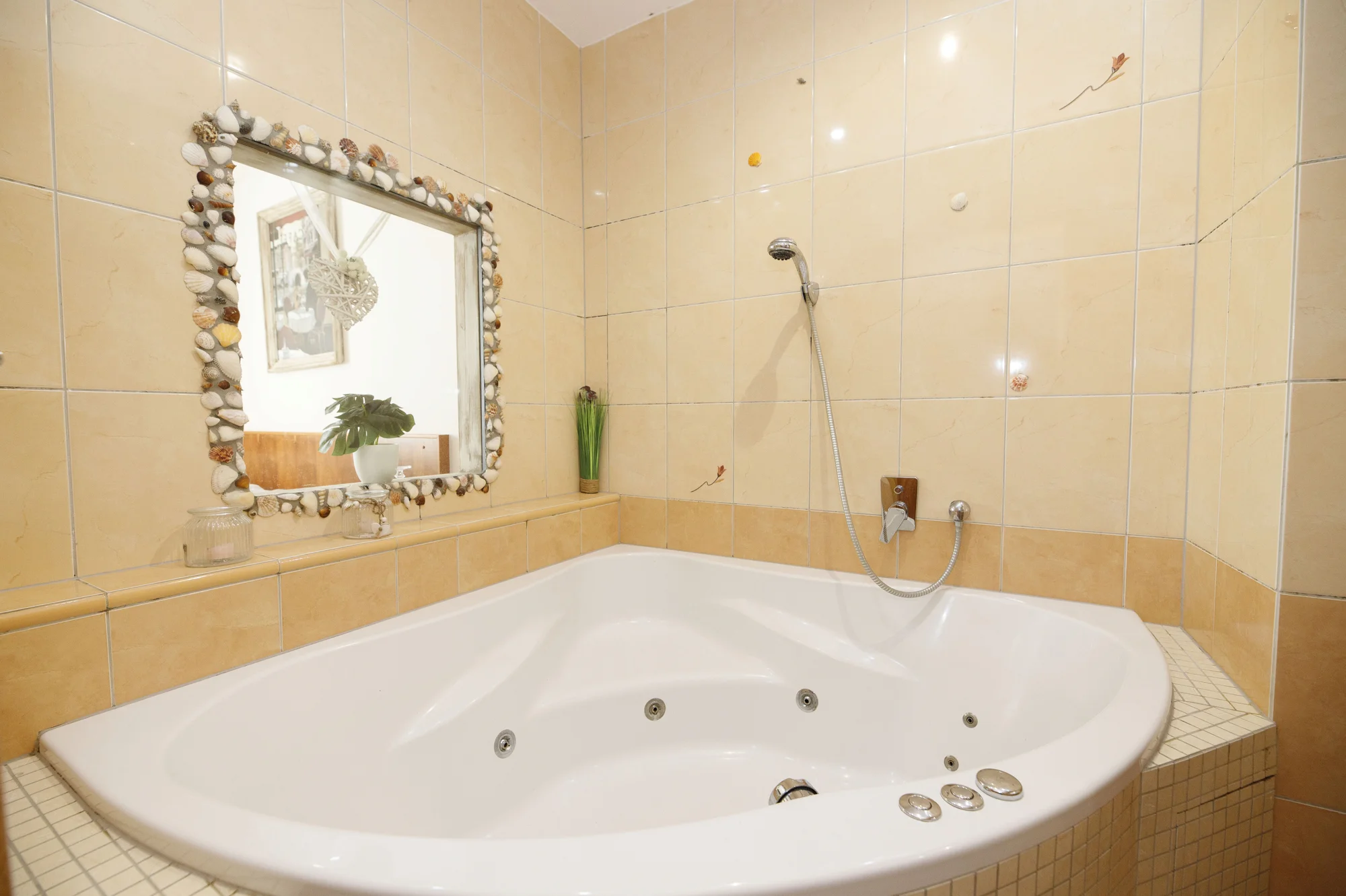 Oddech na Plzeňsku: nově zrekonstruovaný hotel, polopenze i vířivka na pokoji