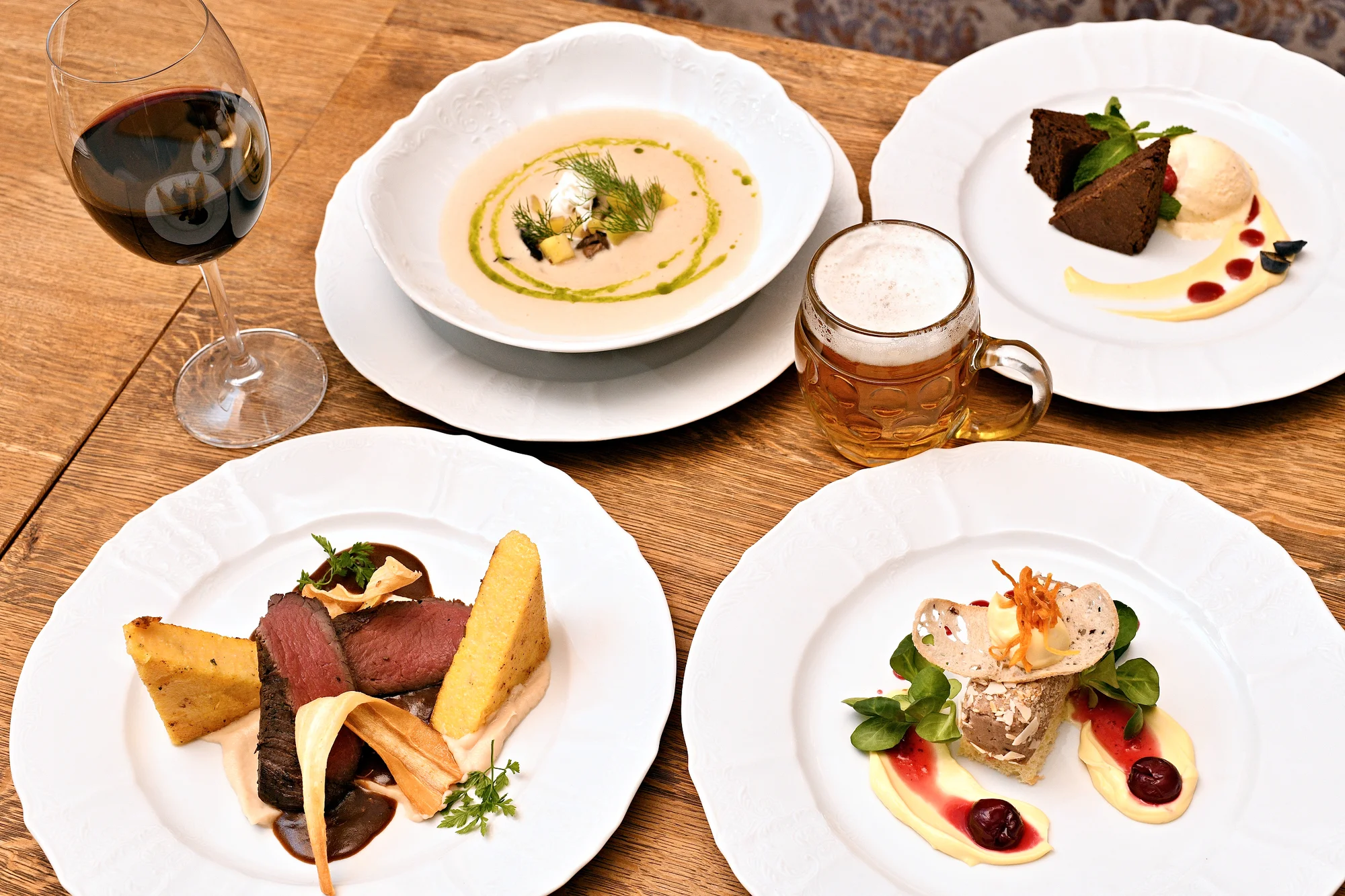4chodové menu v Chateau Ctěnice i s neomezenou konzumací vína či piva pro 1–2 osoby