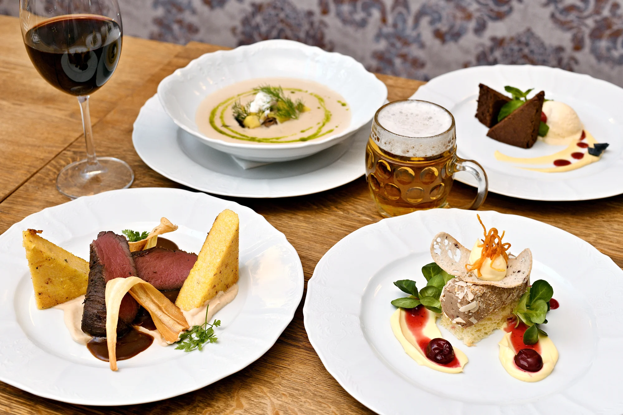 4chodové menu v Chateau Ctěnice i s neomezenou konzumací vína či piva pro 1–2 osoby