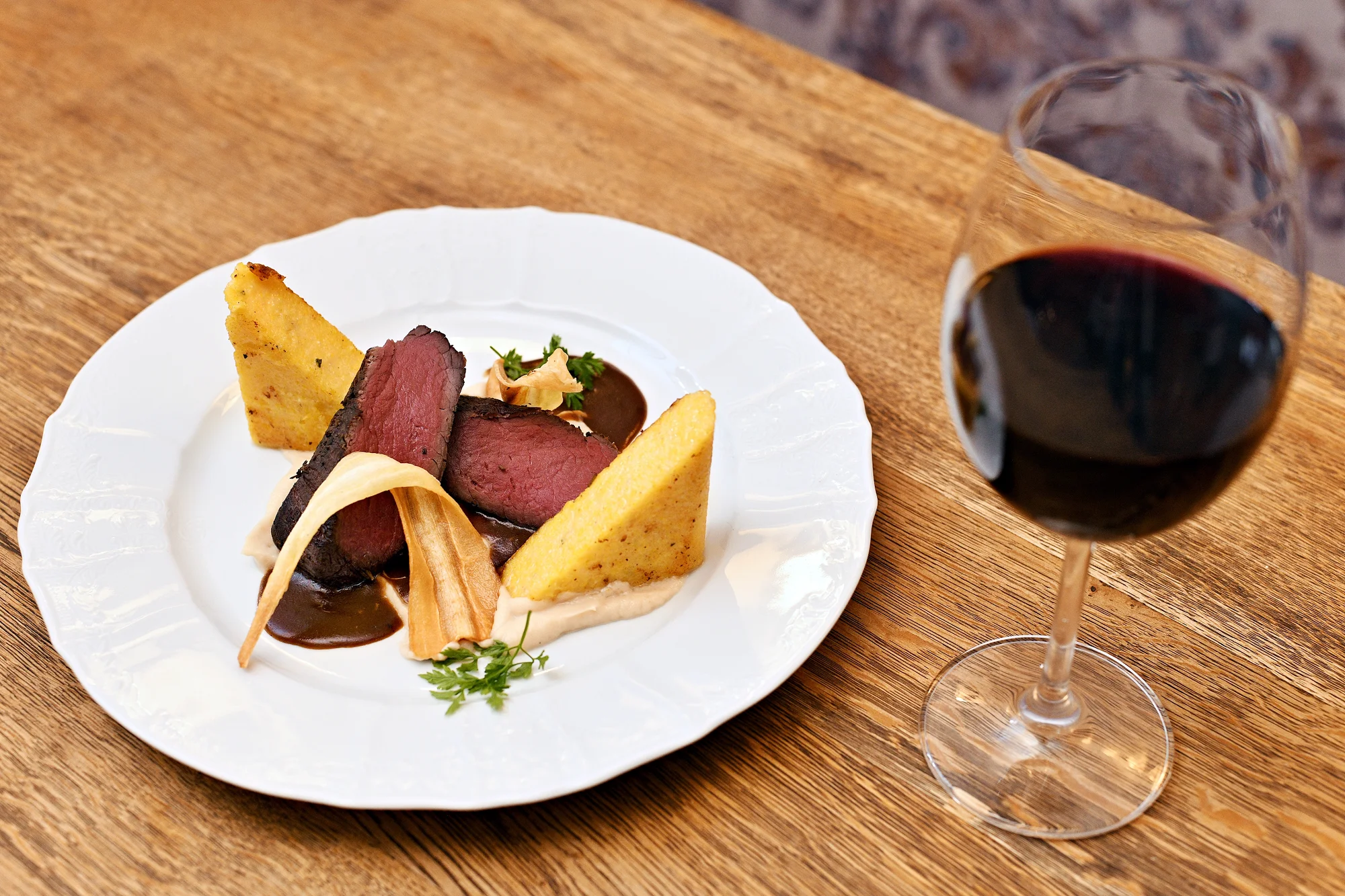 4chodové menu v Chateau Ctěnice i s neomezenou konzumací vína či piva pro 1–2 osoby