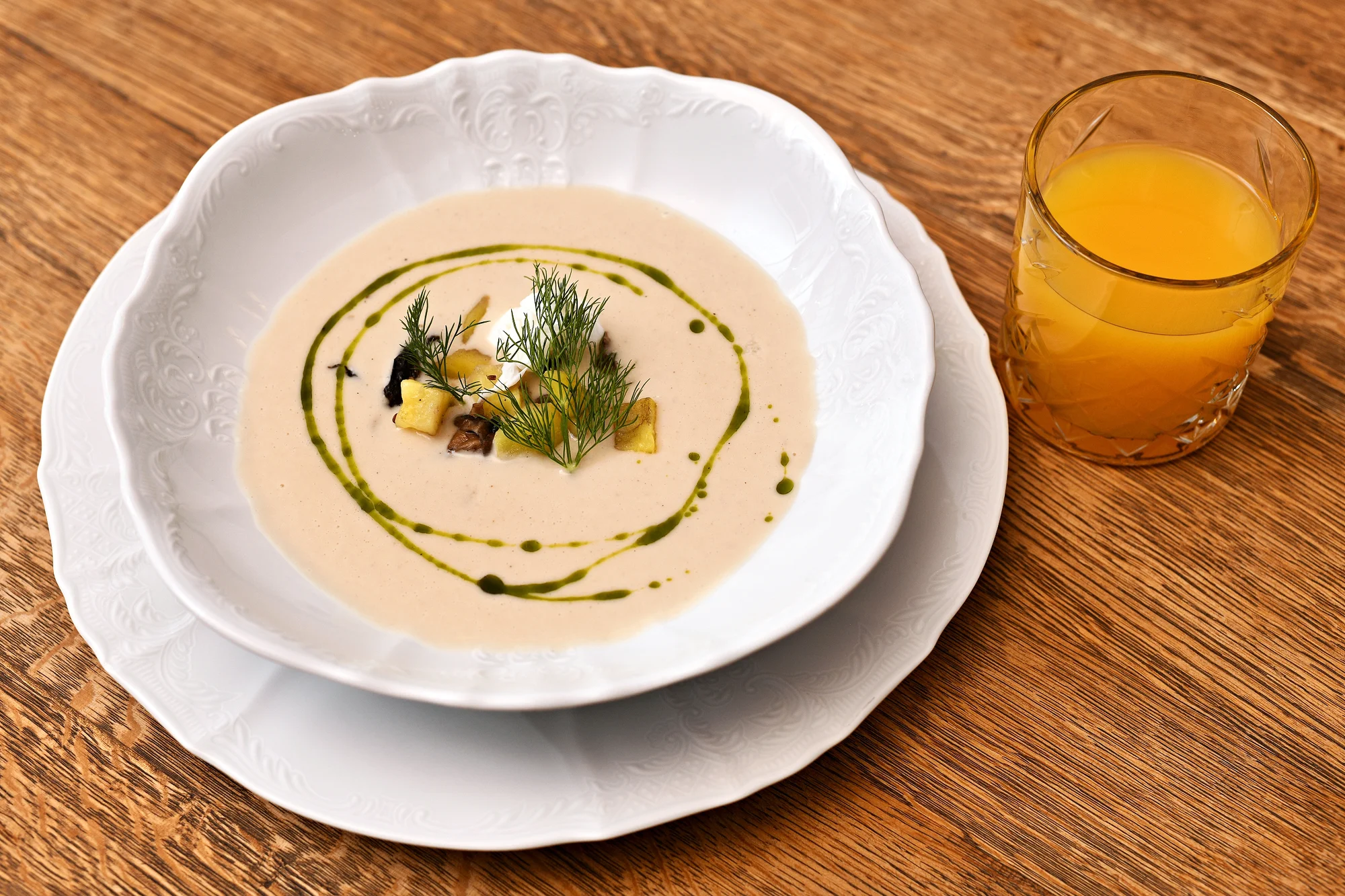 4chodové menu v Chateau Ctěnice i s neomezenou konzumací vína či piva pro 1–2 osoby