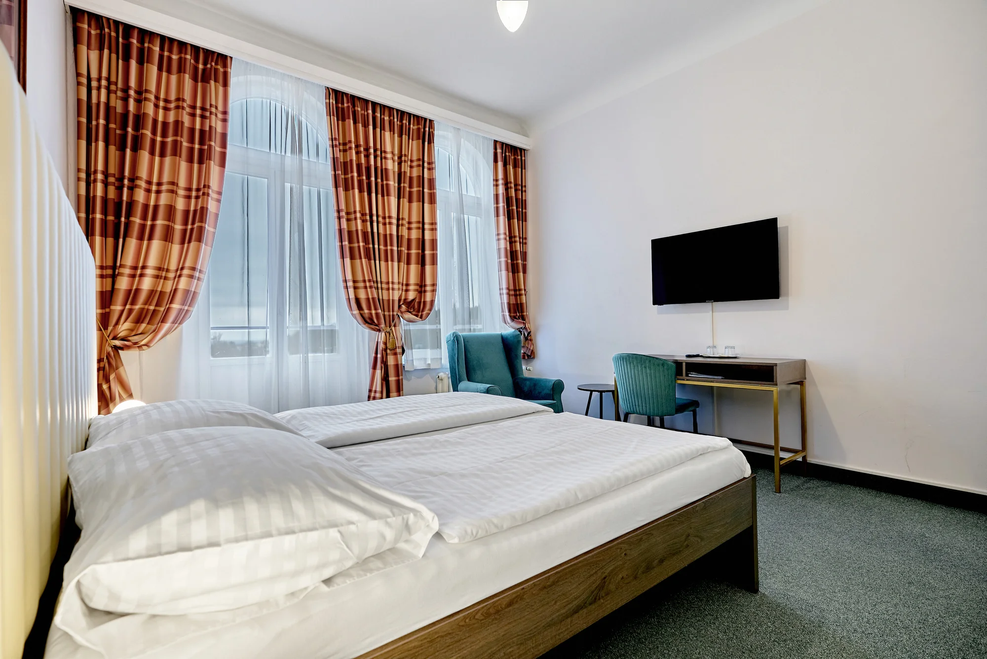 Wellness pobyt v historickém 4* hotelu v Mariánských Lázních: polopenze, až 7 procedur a bazén
