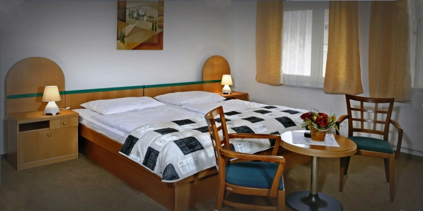 Wellness pobyt v historickém 4* hotelu v Mariánských Lázních: polopenze, až 7 procedur a bazén