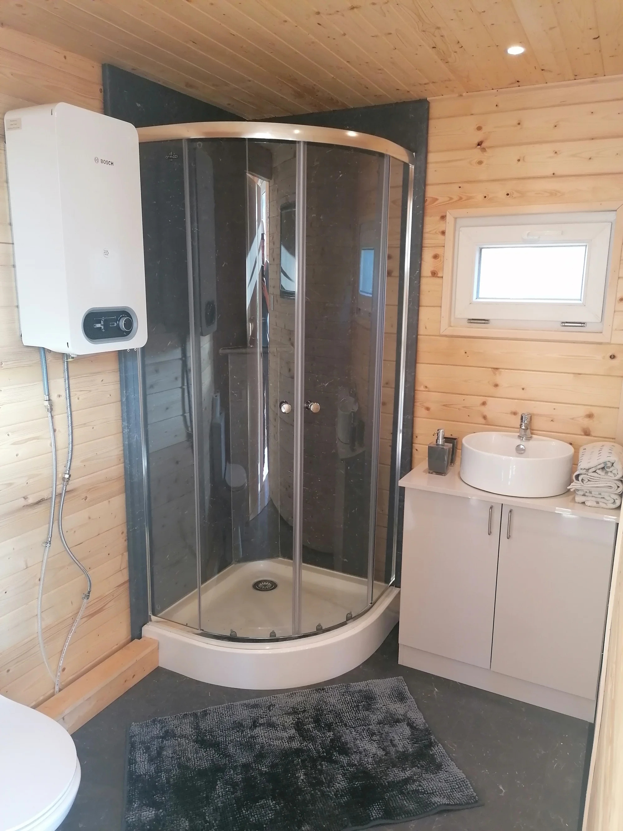 Dovolená v Českém Švýcarsku: tiny house u rybníku i privátní horký sud